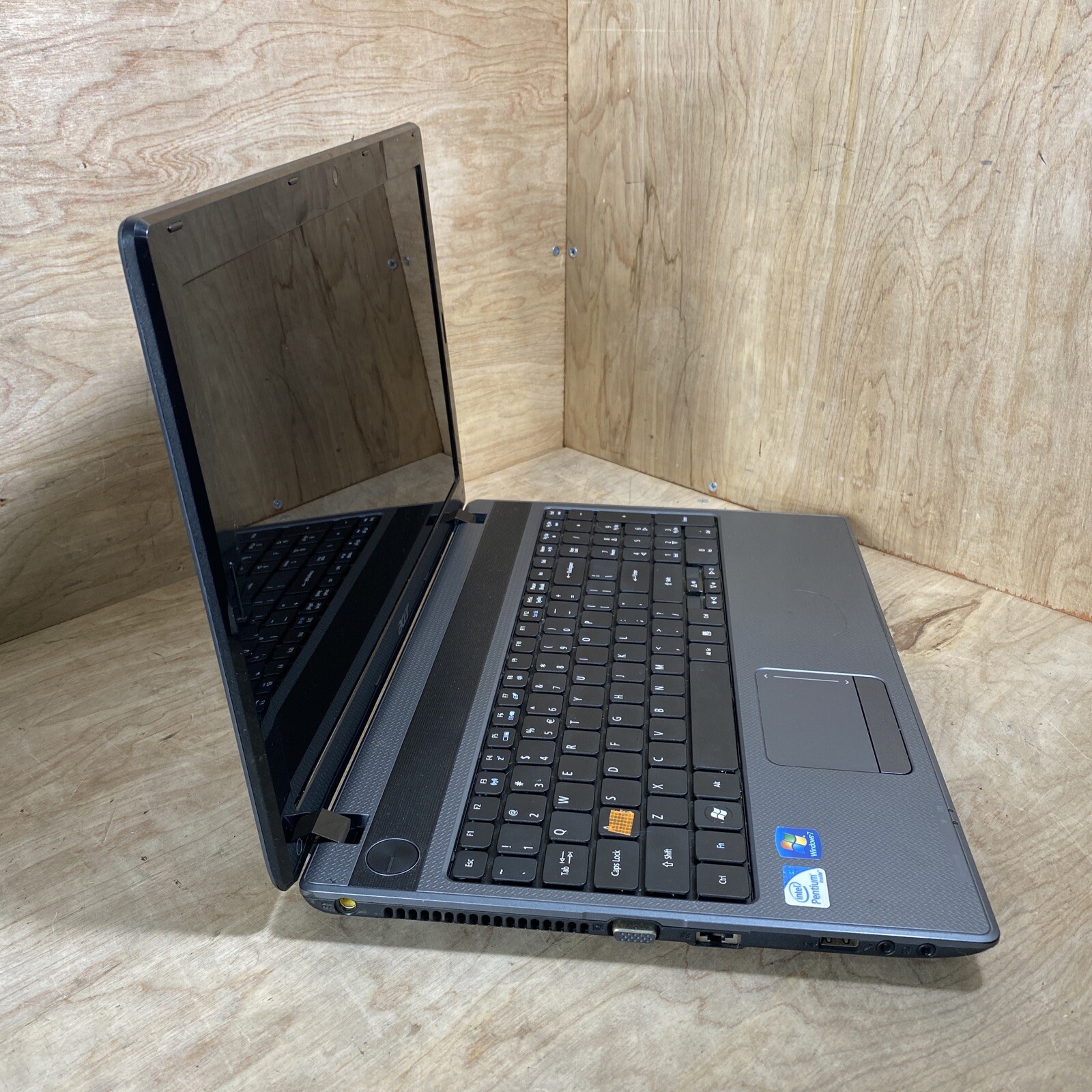 Acer 5733Z-4477 Pentium P6200@2.13GHz | 4GB | 500GB HDD | W10H | BAD BATT | READ