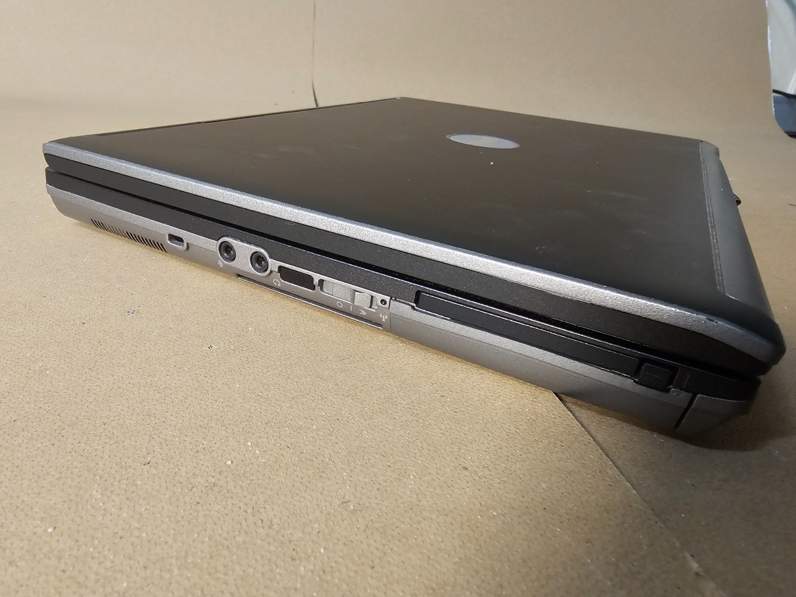 Vintage Dell Latitude D620 14.1″ Core Duo 2GHz 2GB DDR2 250GB SSD No OS