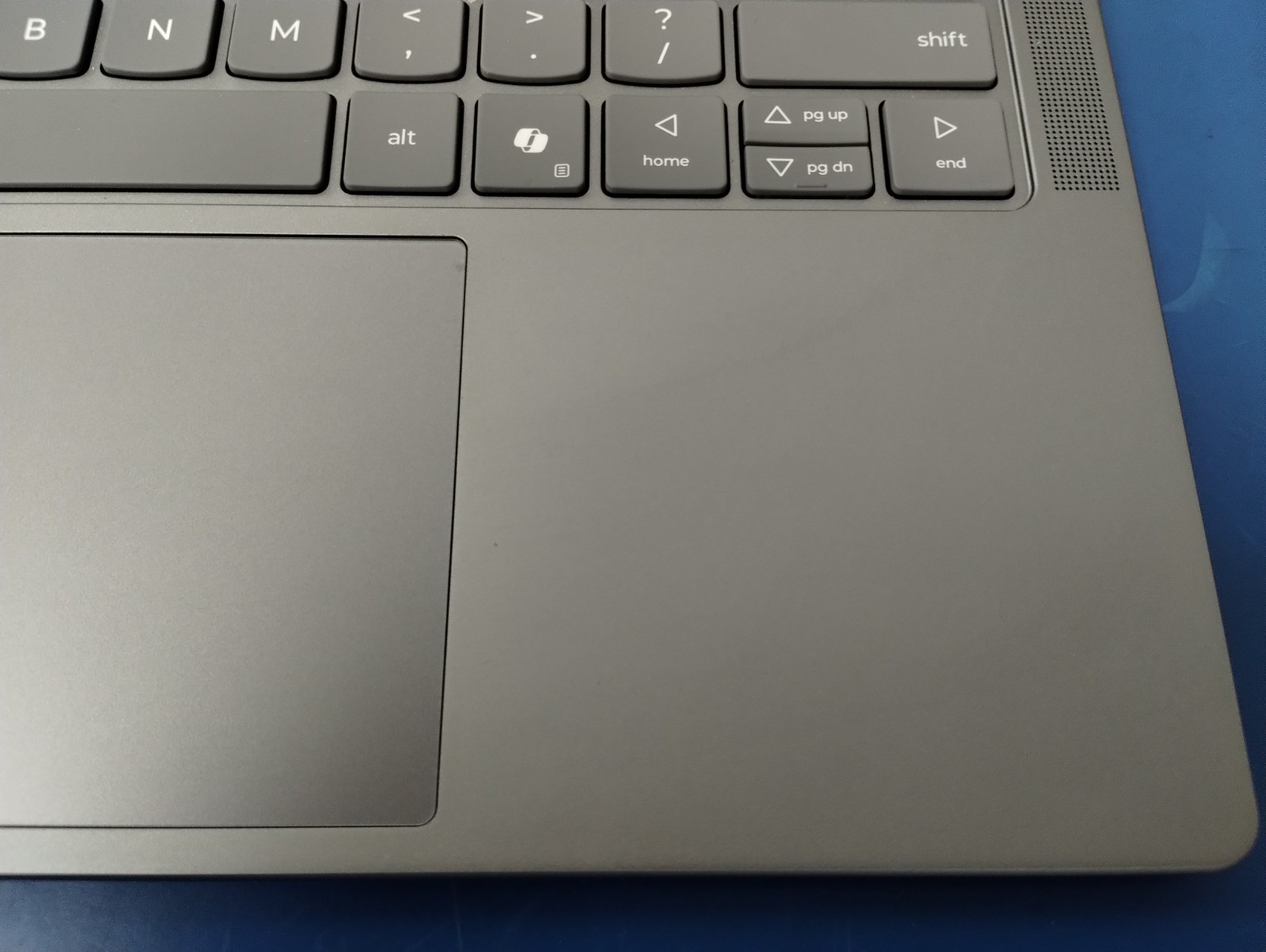 Lenovo Slim 7 14ILL10, Intel Core Ultra 7 258V, 2.20 GHz, 32 GB RAM, 1 TB NVMe