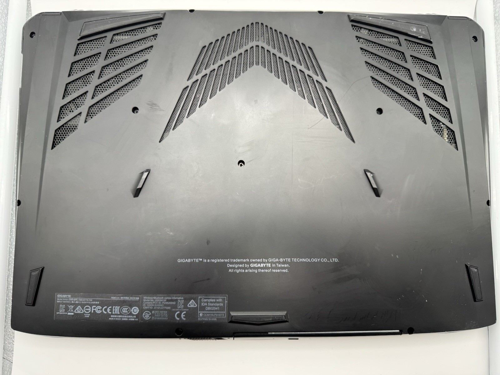*NO POWER* GIGABYTE P56 LAPTOP i7 7700HQ 32GB DDR4 NVIDIA GTX 1070 FOR PARTS