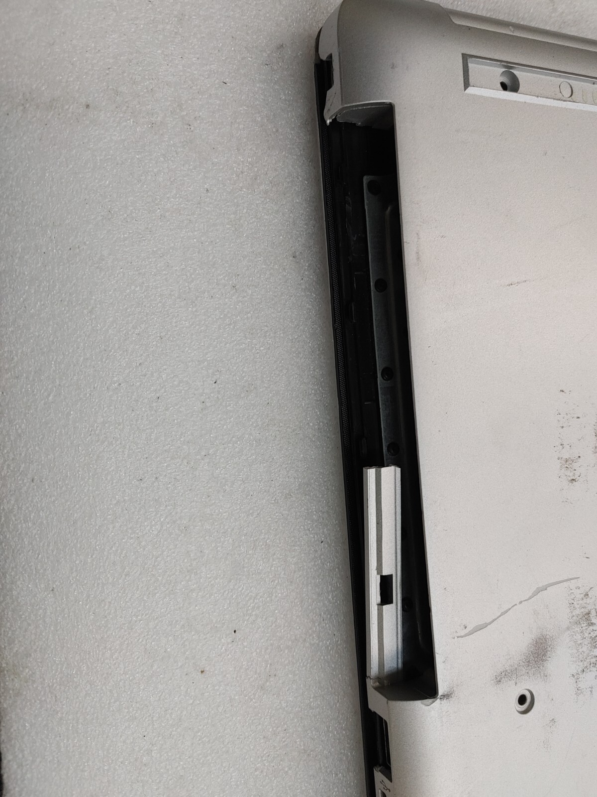 HP 15-DA0XXX 1 Core i5-8250U@ 1.60GHz , NO RAM , NO SSD FOR PARTS ONLY