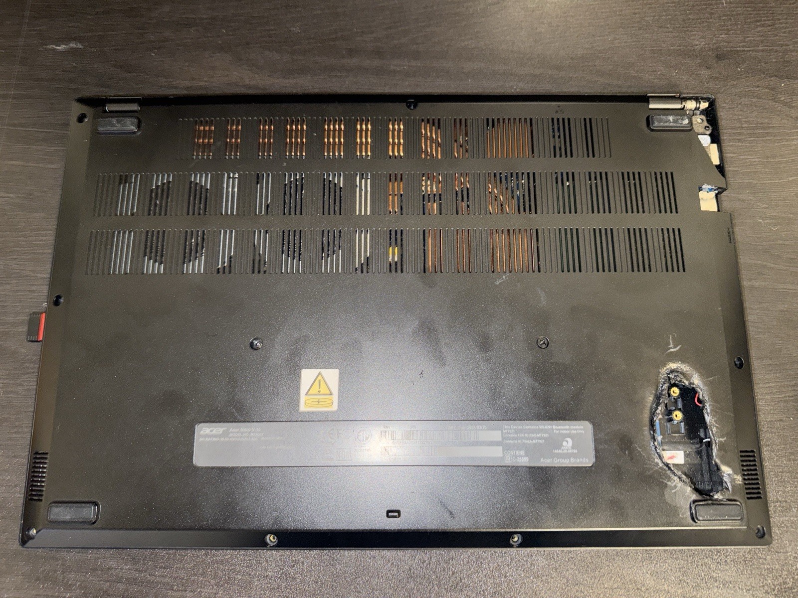 Acer Nitro V RTX 4050, Ryzen 5 3.3Ghz 16GB DDR5, 128gb Ssd RUNS GREAT! READ DESC