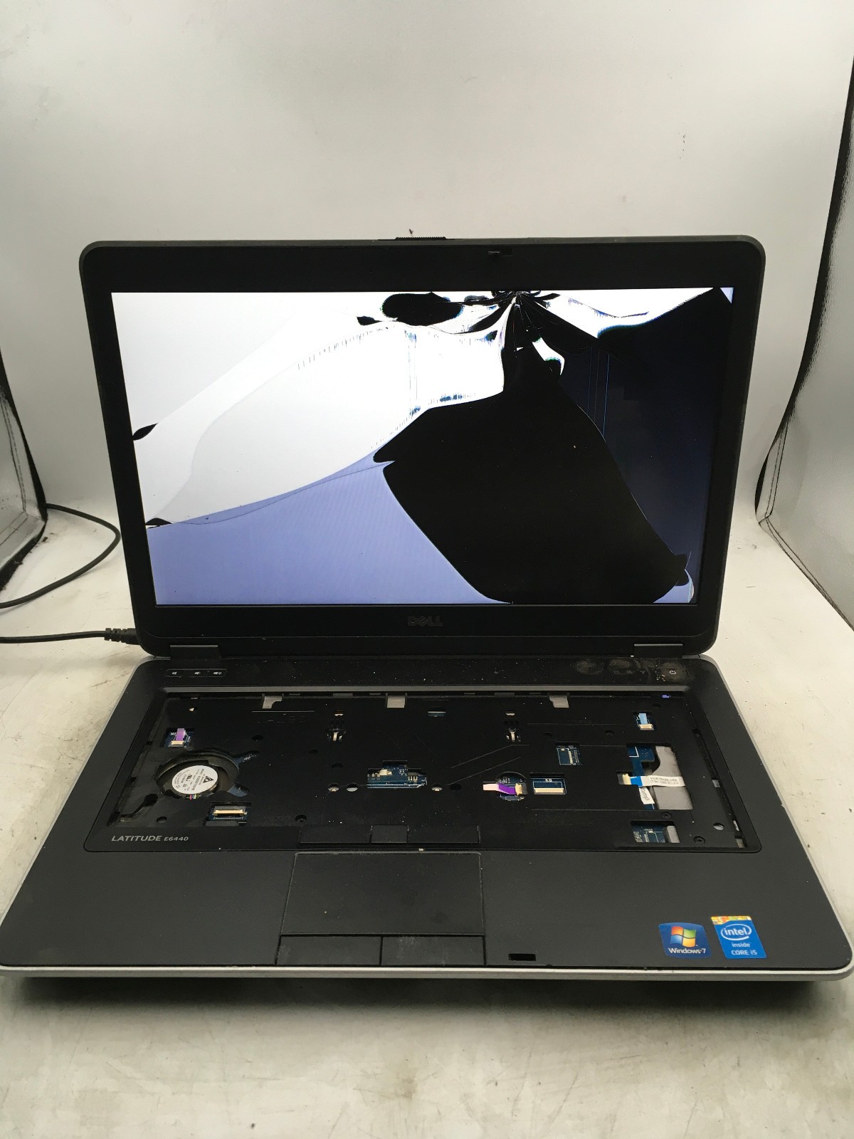 DELL LATITUDE E6440 – FOR PARTS/BAD LCD – INTEL I5 4TH GEN – NO RAM -14″-READ-BB