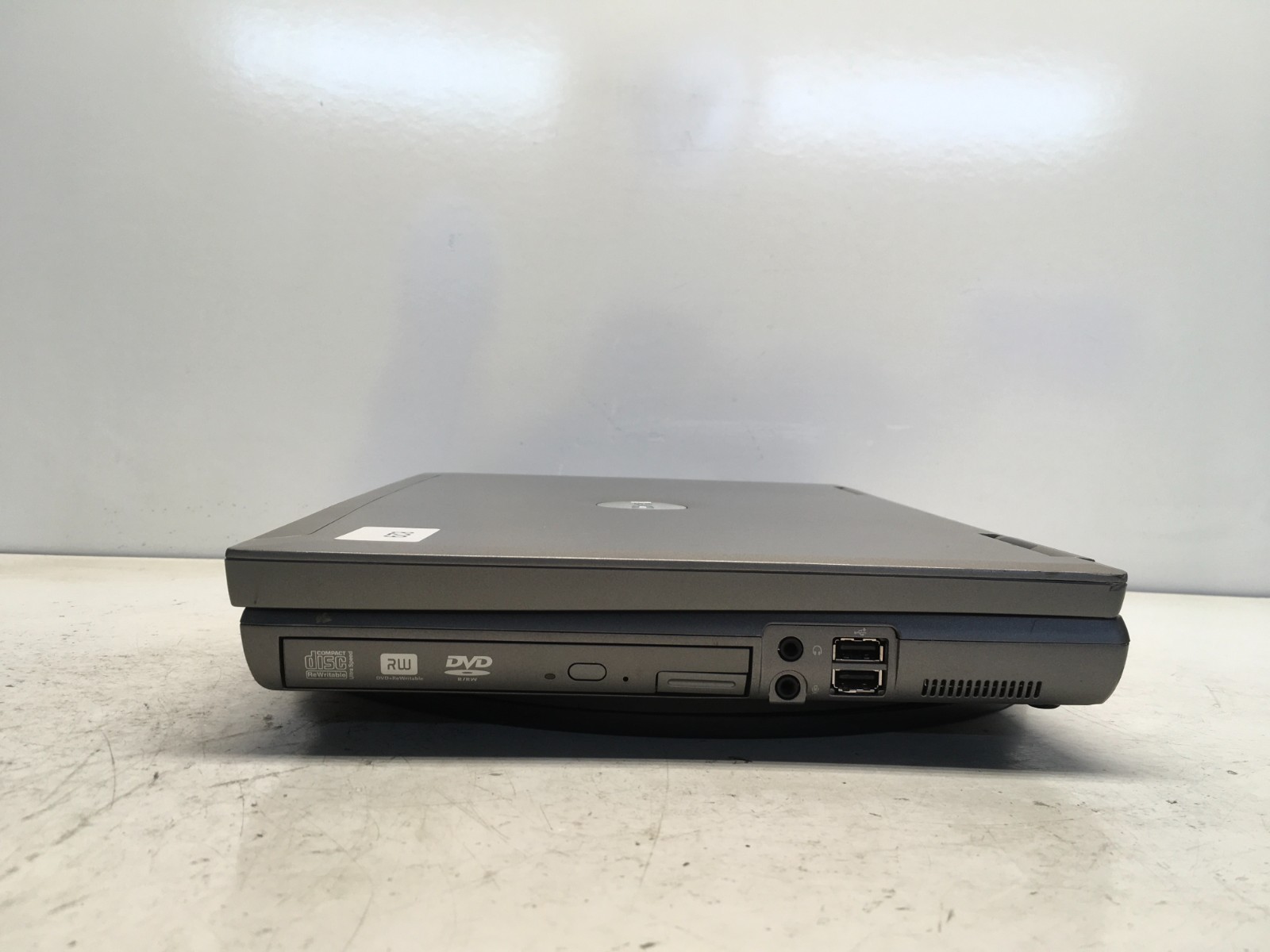 Dell Latitude D810 Intel Pentium M 06D8 1.73GHz 2 GB NO HDD/Battery