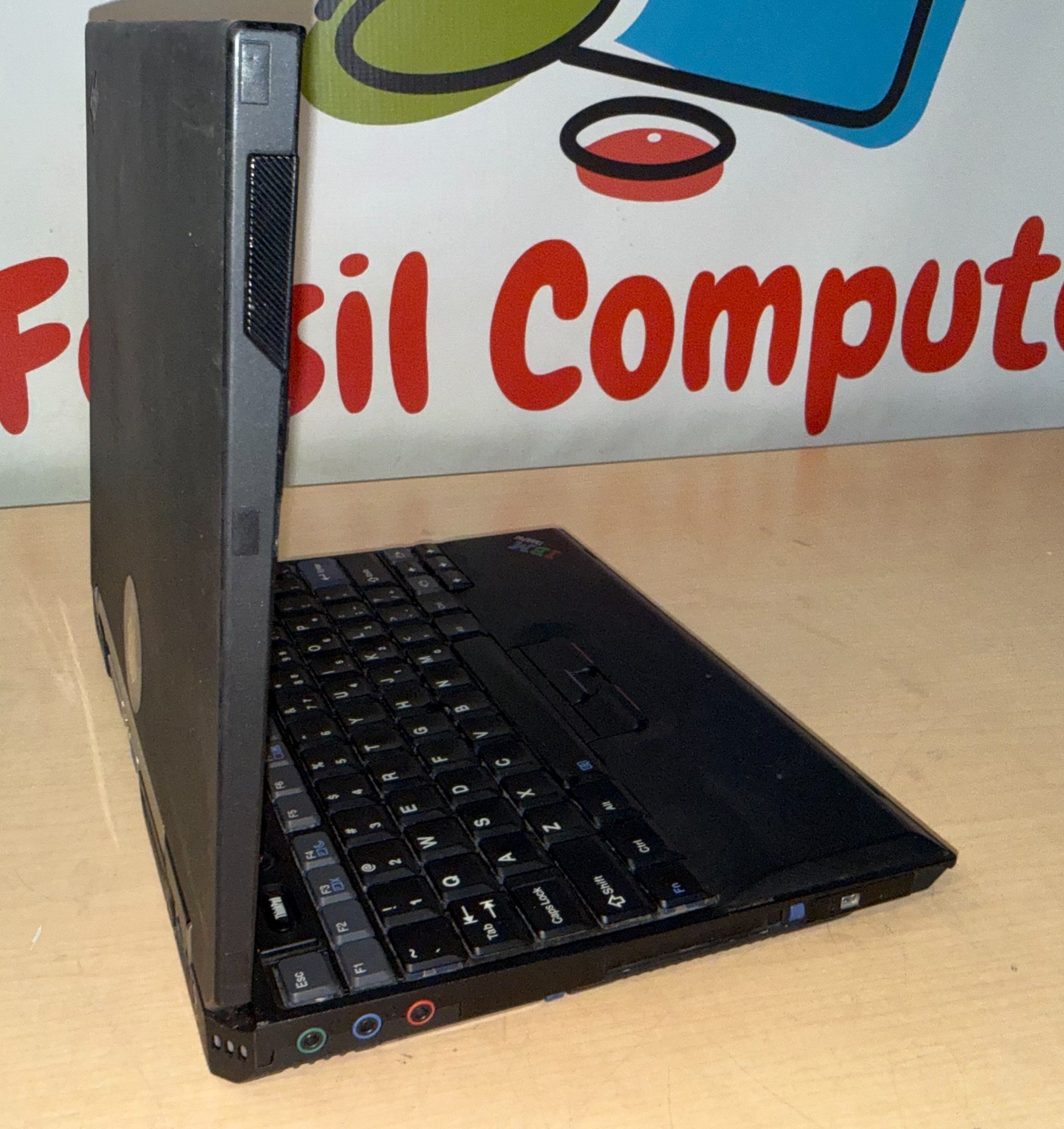 IBM ThinkPad T30 Type 2672 Laptop with Docking Station and Power Adapter KL