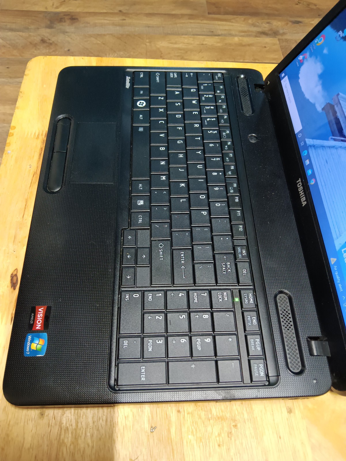 Toshiba C655D-S5529/Amd E-300 1.30ghz/6gb/120gbSSD/Windows 10 Home/15.6″/Vga