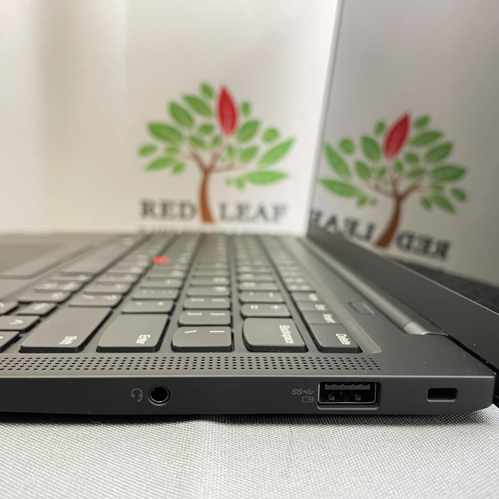 Lenovo ThinkPad X1 Carbon Gen 9, Core i7-1185G7 16GB 512GB NVMe, Windows 11 Pro
