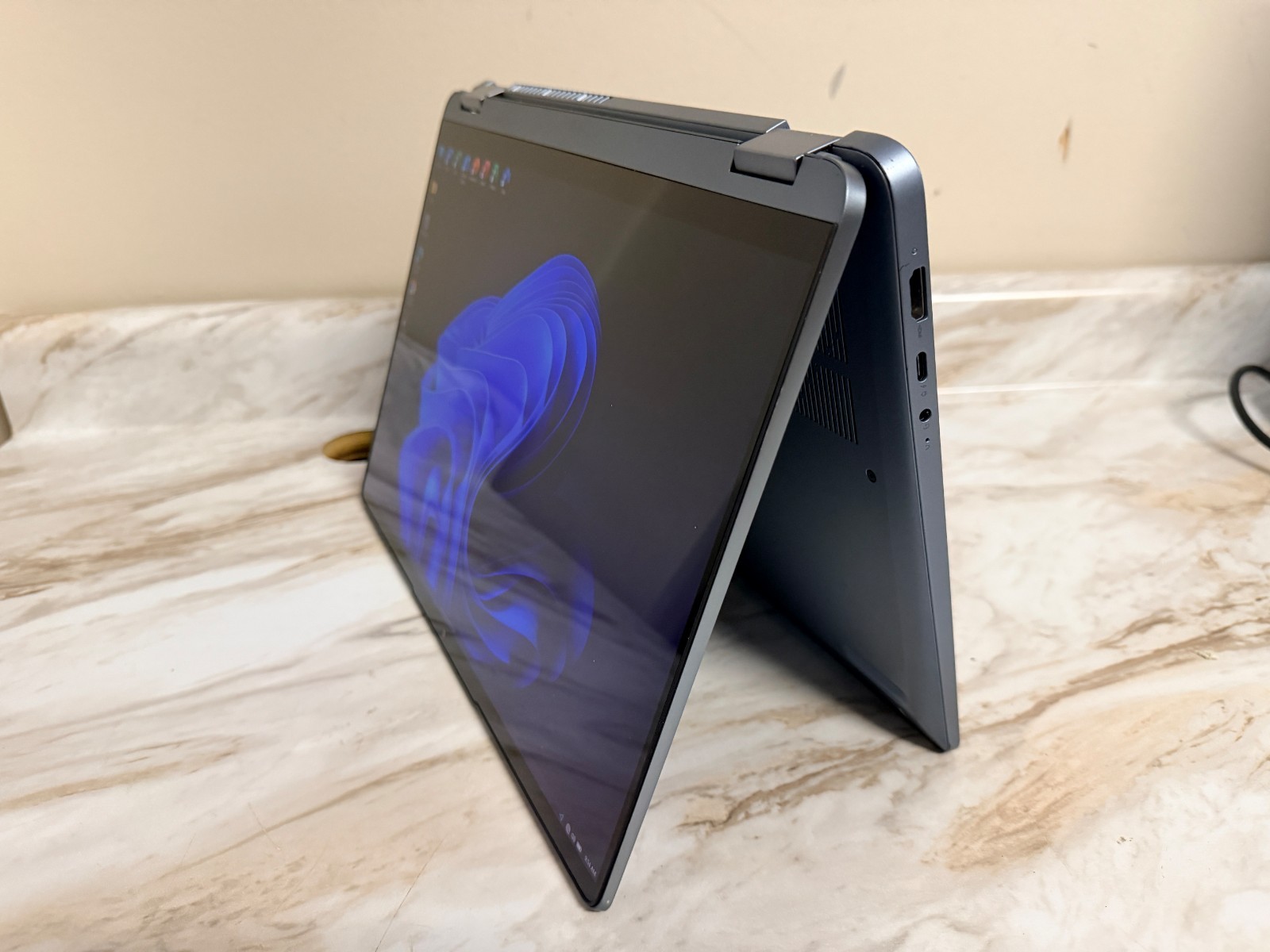 Lenovo Flex 7i 2.2K Touch 2-in1 Laptop Intel Core i7-1355U 16GB Ram 1TB SSD W11P