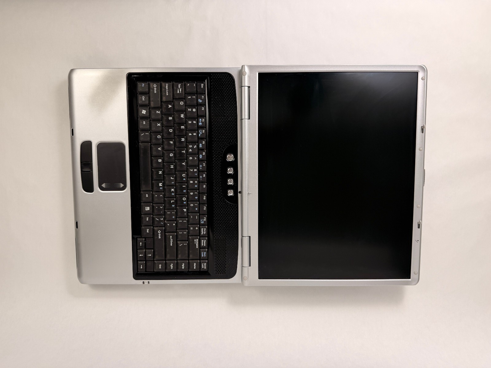 RARE 2004 Alienware Area 51m 766SN0 (Pentium 4, 1GB RAM, 80GB HDD, Win XP)
