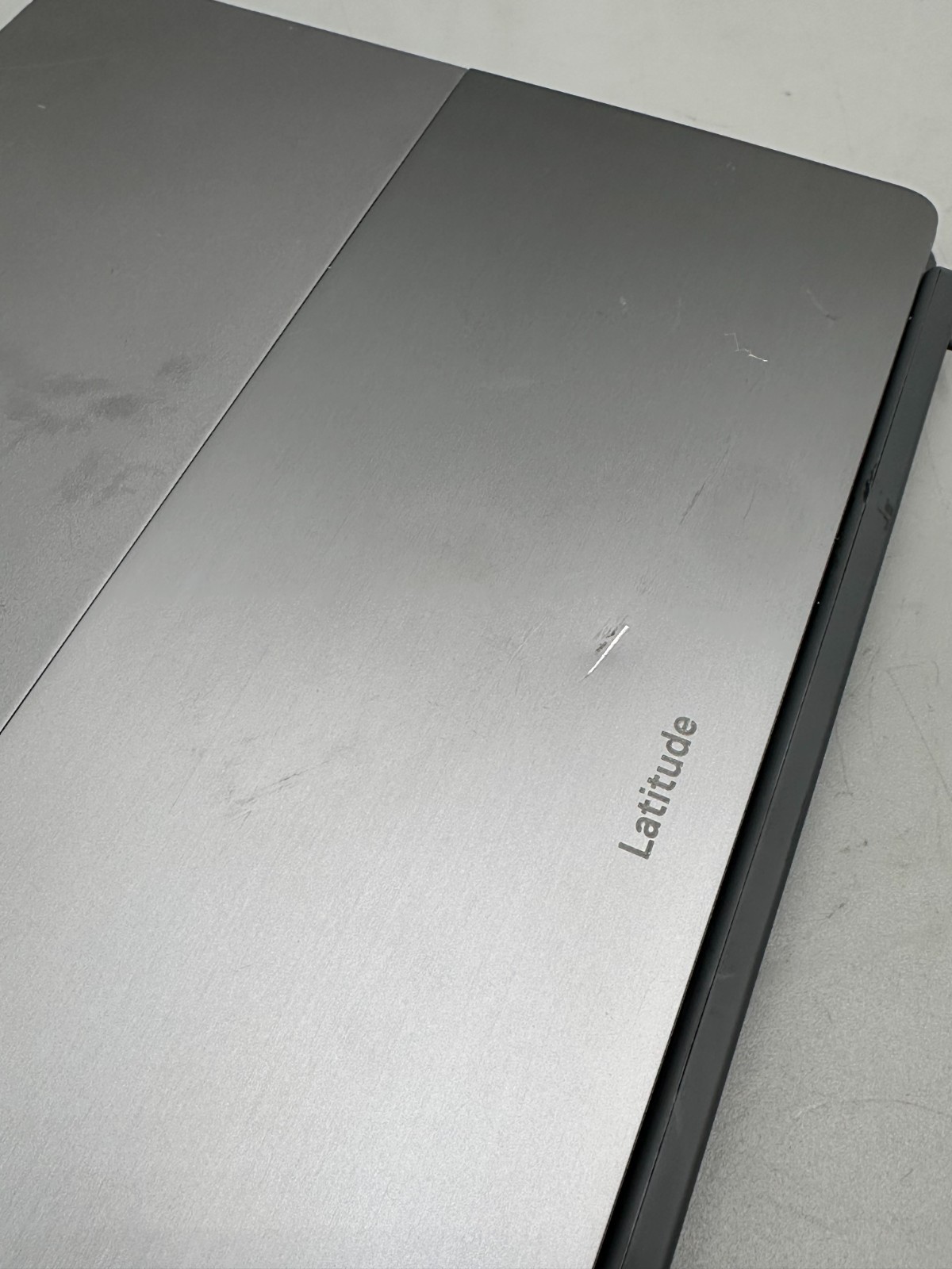 Dell Latitude 7210 2-n-1 Tablet ONLY 14″ i7-10810U 256GB SSD 16GB DDR4 Silver C