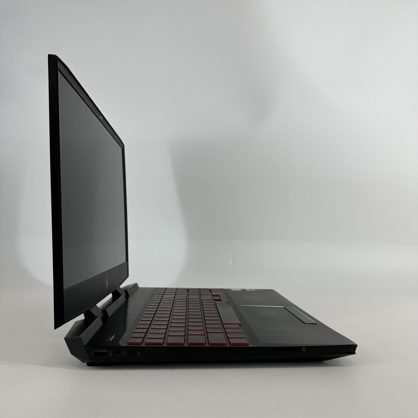 HP Omen 15 FHD i5-9300H 2.40GHz 8GB 1TB HDD GTX 1650 Very Good FRAME GAP