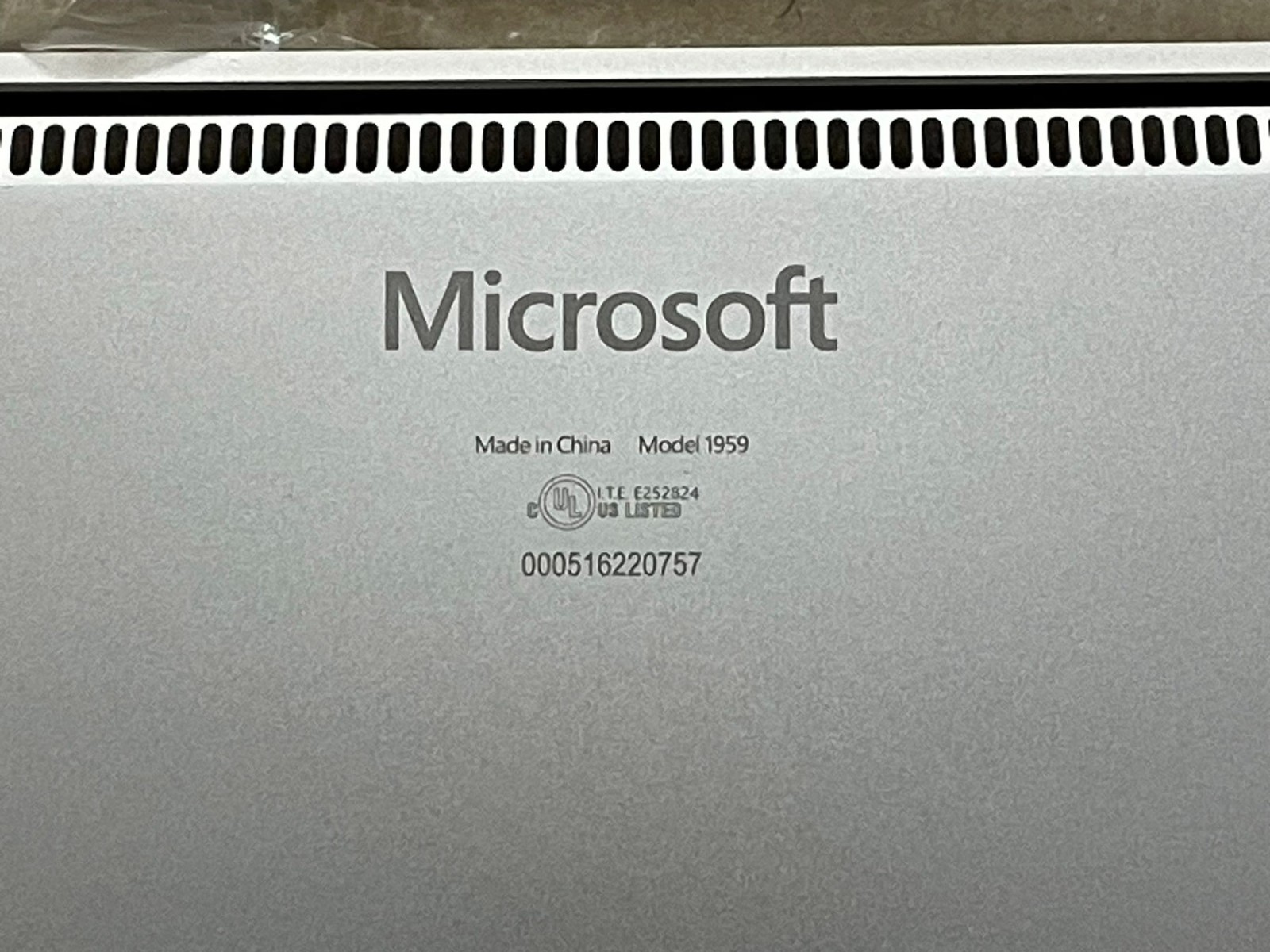 Microsoft Surface Laptop 4 13.5 inch – AMD Ryzen 5-16GB-256GB – Sandstone W11H