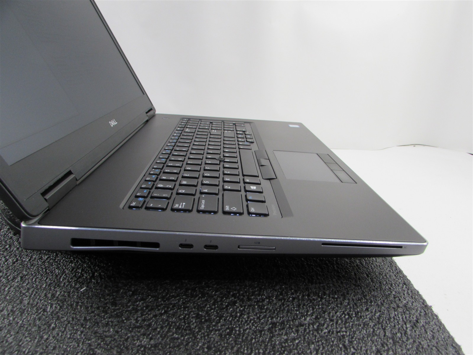 DELL PRECISION 7740 17.3″ I7-9750H NO SSD 64GB RAM NVIDIA RTX 4000 NO O.S