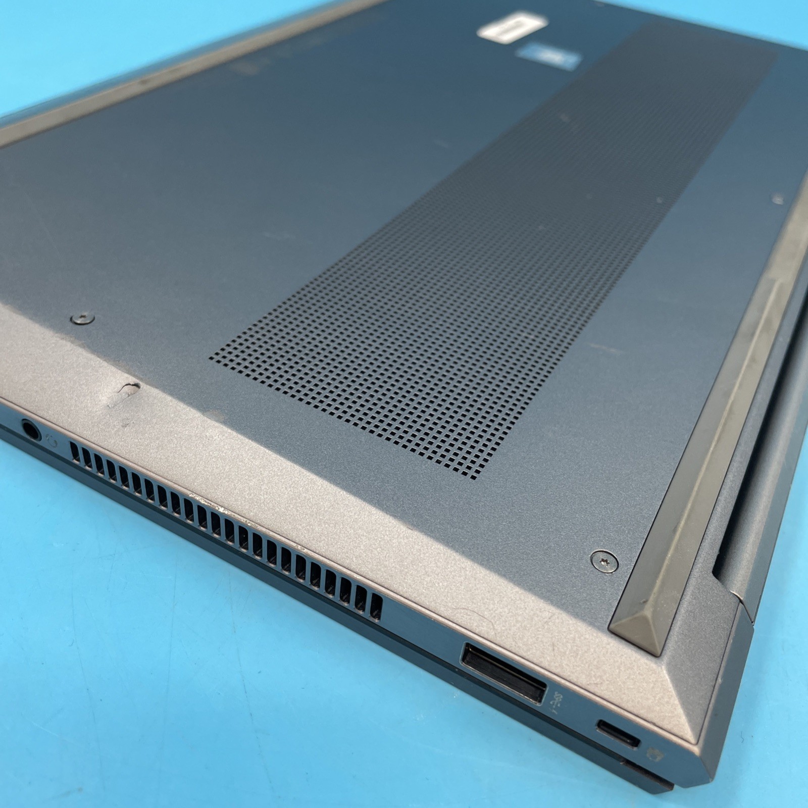 HP ZBook Studio G8 | i7-11850H | 32GB RAM | 256GB SSD | A2000 | WIN 11 PRO | 89%
