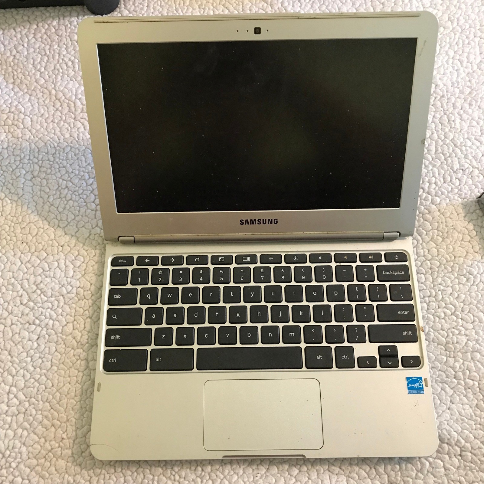 UNT-Samsung Chromebook XE303C12-A01US 11.6 inch Silver Laptop Chrome OS Series 3