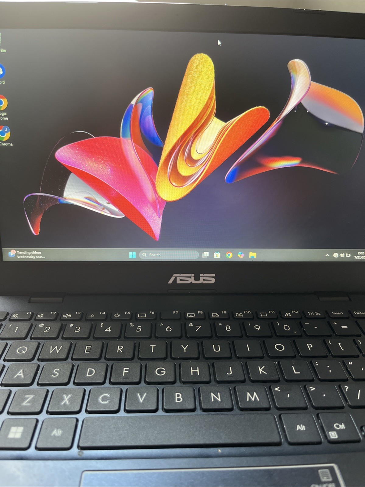 ASUS Laptop E210M – 10/10 Condition – Charger Included – $150 OBO 💻⚡