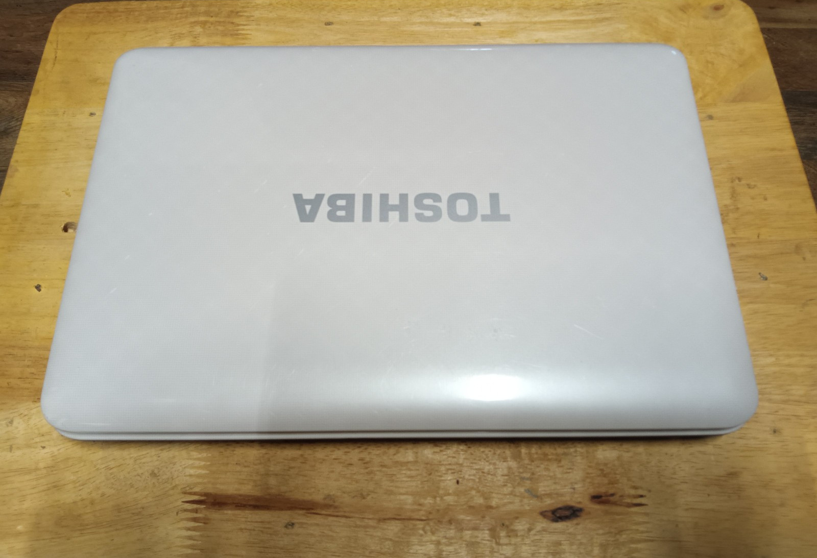 Toshiba L745D-S4350WH/AMD E-450 1.65ghz/4gb/500gb/Webcam/Windows 10 Pro/Vga/14″