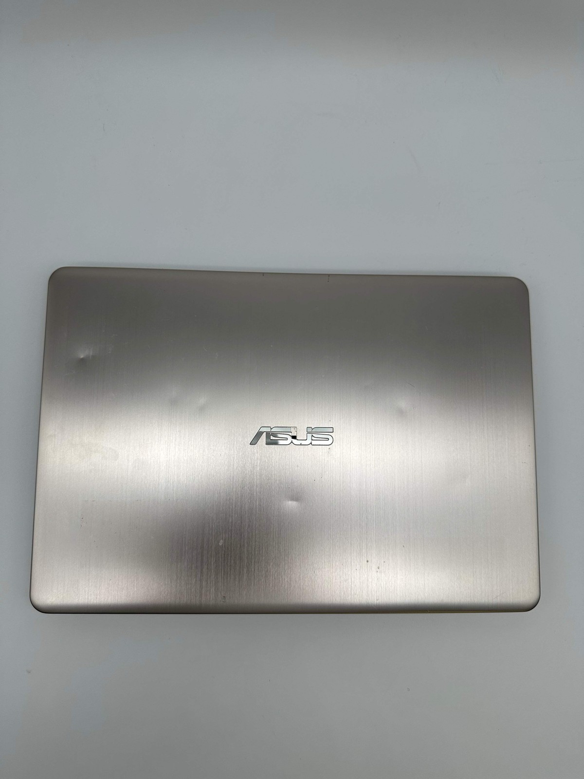 Asus VivoBook S14 14″ Core i7 8th Gen 8GB RAM 256GB Silver Charger Used