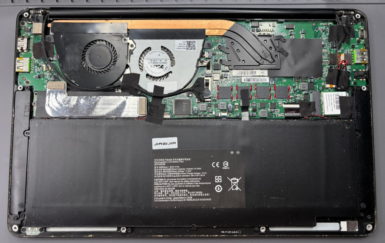 Razer Blade Stealth RZ09-0196 (8GB RAM, 128GB SSD) Laptop