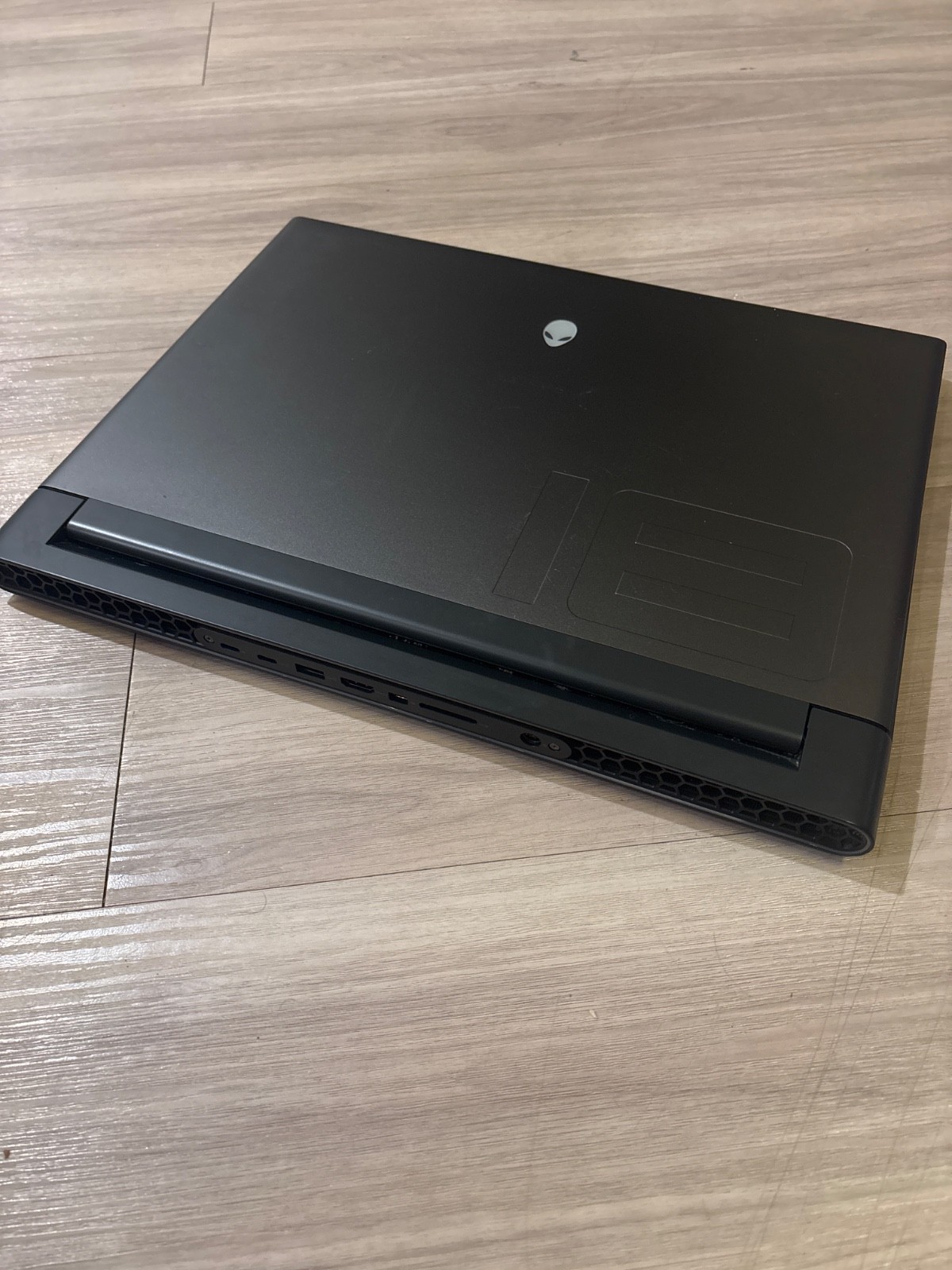 Dell Alienware M18 R1 18″ Ryzen 9 7945@2.5GHz 32GB RAM 1TB SSD RX 7900M *READ*