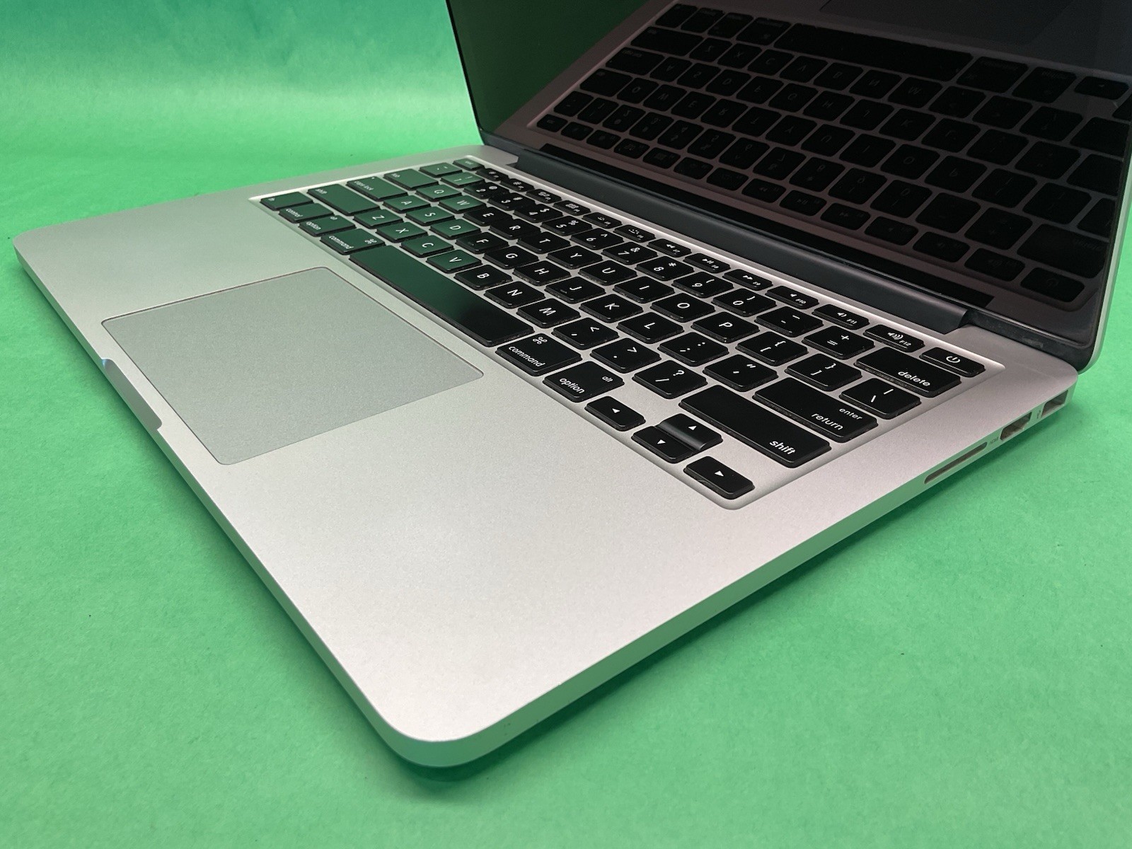 Apple 2013 MacBook Pro A1502 – 13” Laptop – POWERS ON – UNTESTED