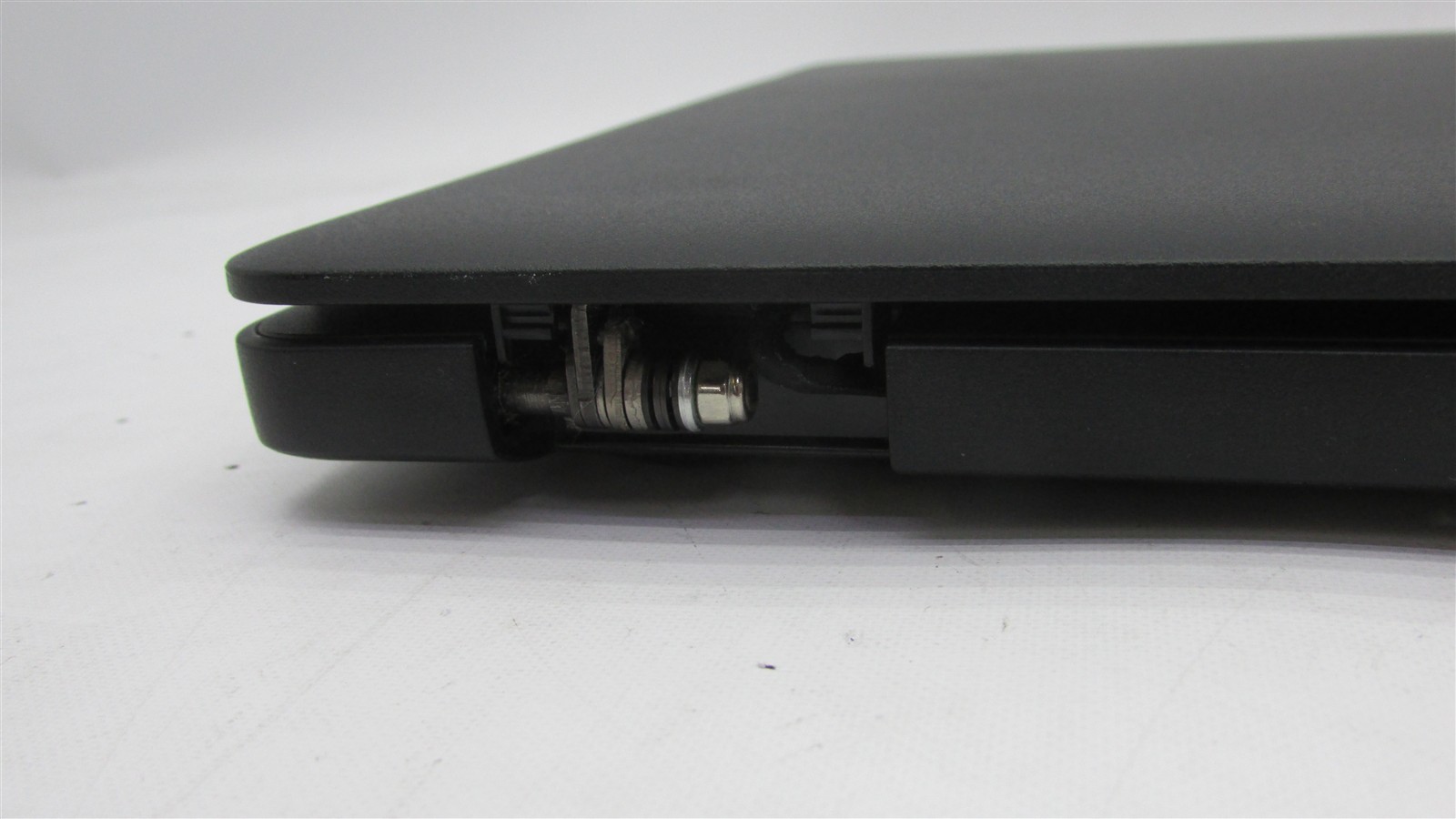 Dell Latitude 3490 i5-8250U 1.6GHz 8GB RAM 256GB m.2 14″ Windows 11 Pro COSM DMG