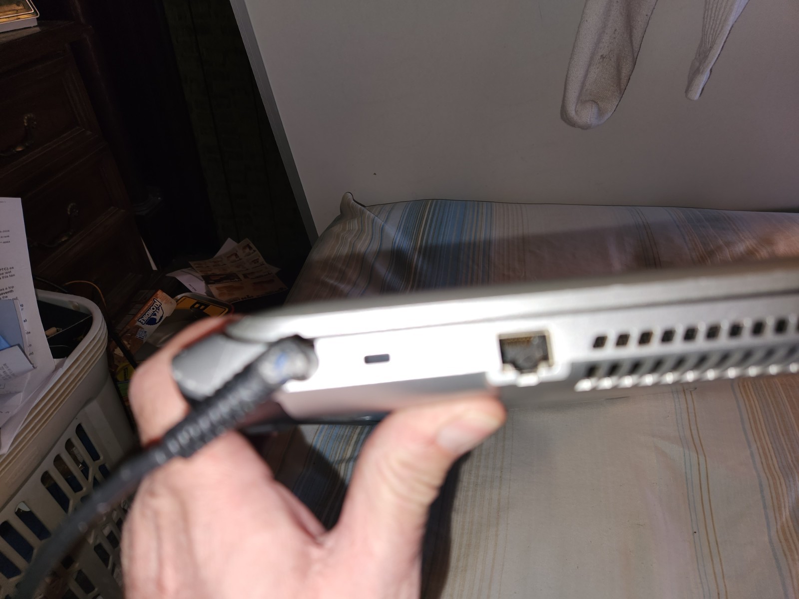 HP PAVALION 17 NOTEBOOK COMPUTER Beats Audio 8GB RAM AMD A10-5745M APU works