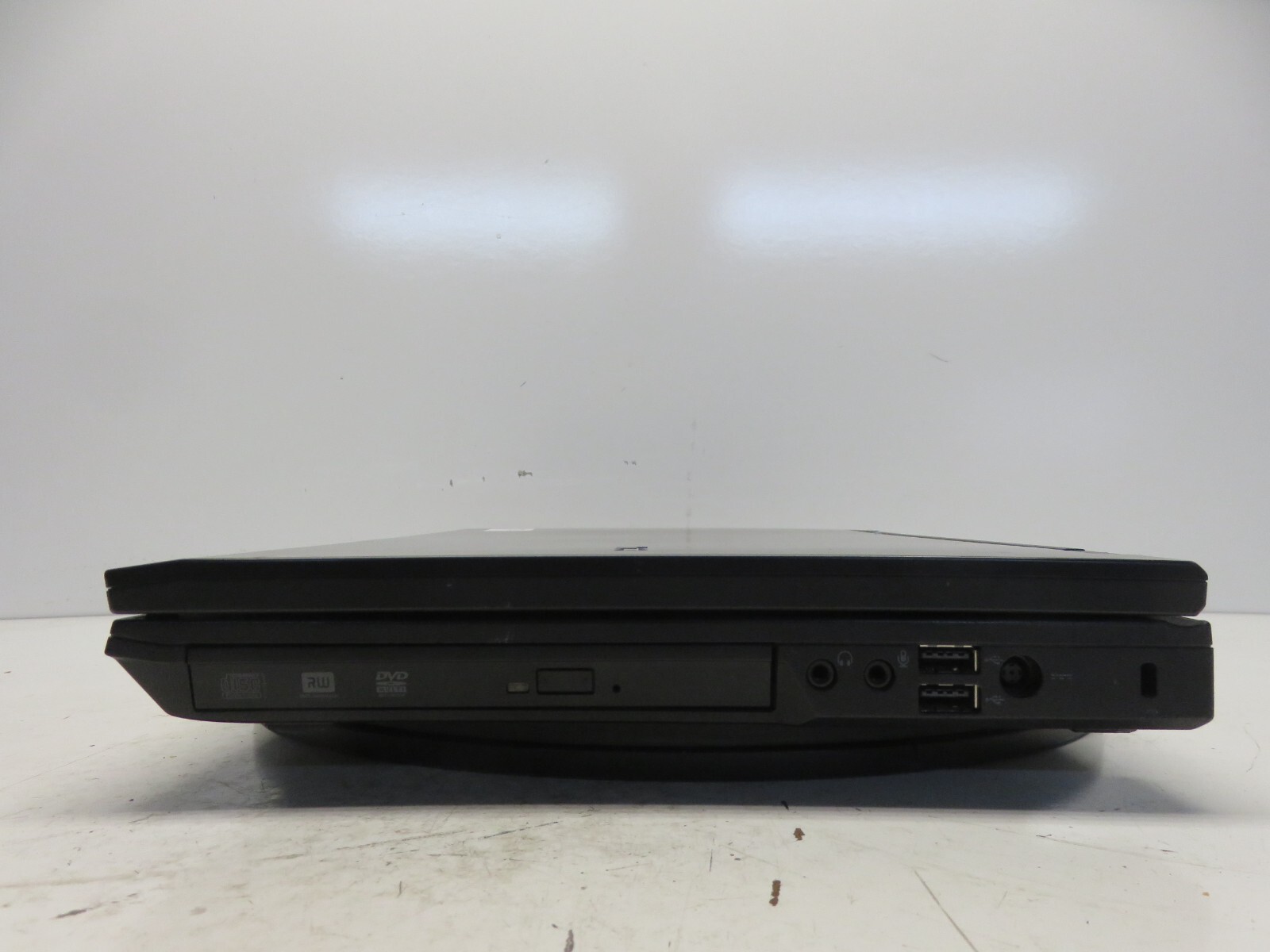 Dell Latitude E5400 Intel Core 2 Duo P8400 2.26GHz 4 GB NO HDD No Batt