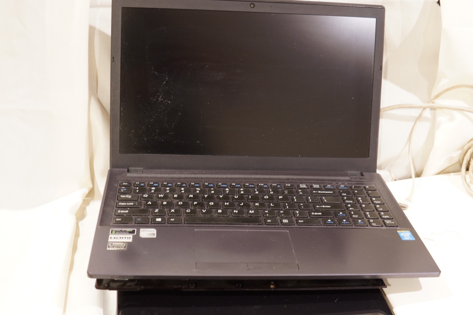 Lot of Laptops for parts. MacBook A1181, Toshiba P300D, Clevo W650SH