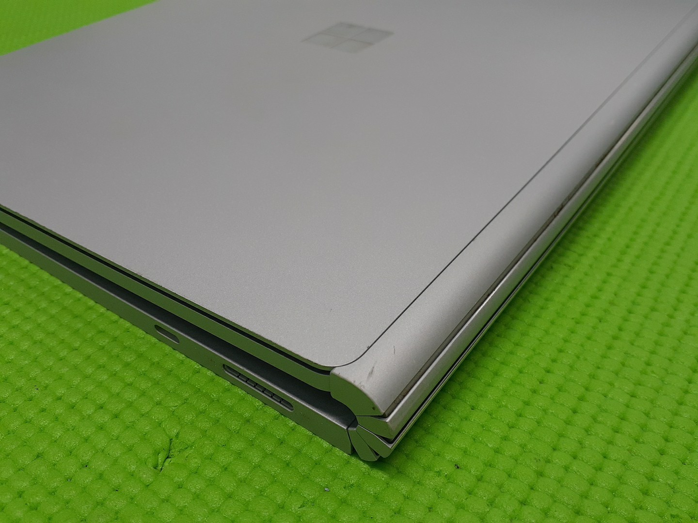 Microsoft Surface Book 2 i5-7300U 8GB RAM 256GB SSD WIN11 -no ac