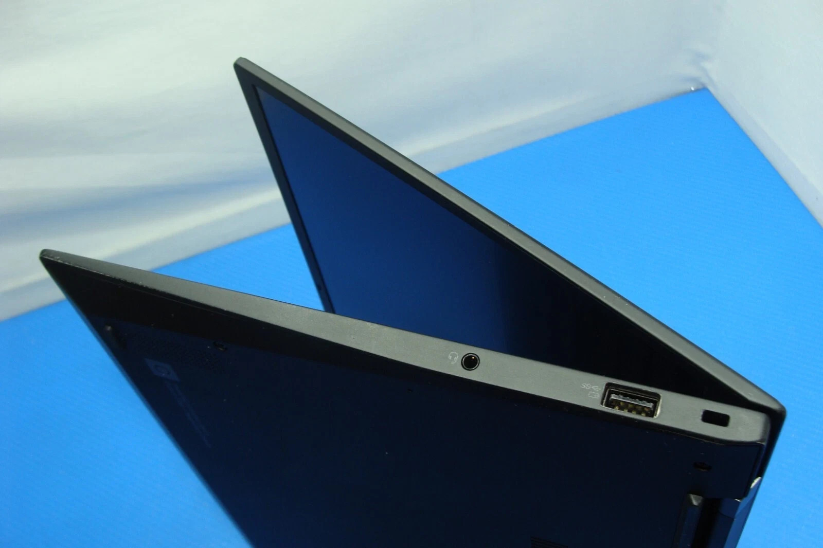Lenovo ThinkPad X1 Carbon 9th i5-1145G7 16GB/ 512gb SSD WIN 11/ No Charger