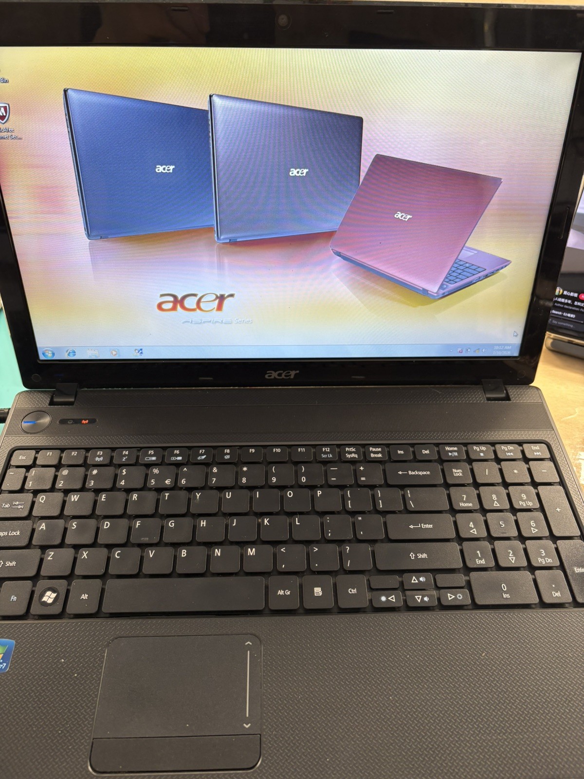 Acer Aspire 5253-BZ493 Laptop AMD C-50 1.0 GHz 4GB RAM 500 HDD Window 7