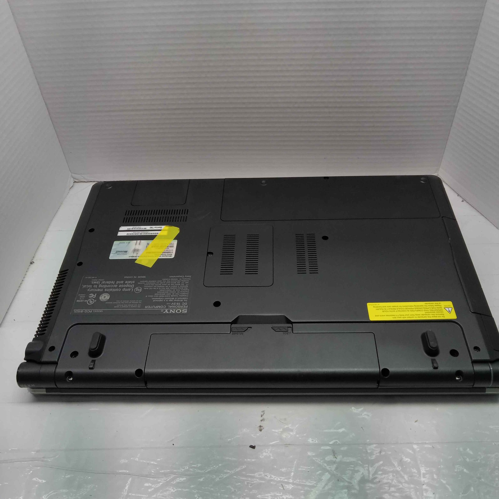 Sony VAIO VGN-AW310J 18.4″ Windows XP Laptop Intel T6500 3GB RAM 400GB Blu-Ray ^
