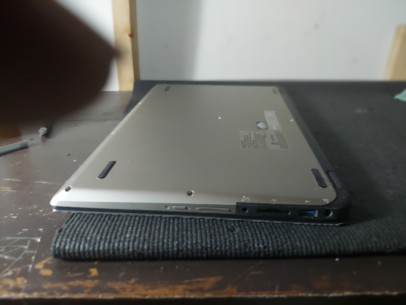 TOSHIBA Satellite Radius P55W-B i7-5500U 8GB 1TB Win10 Screen has bubbles “ASIS”