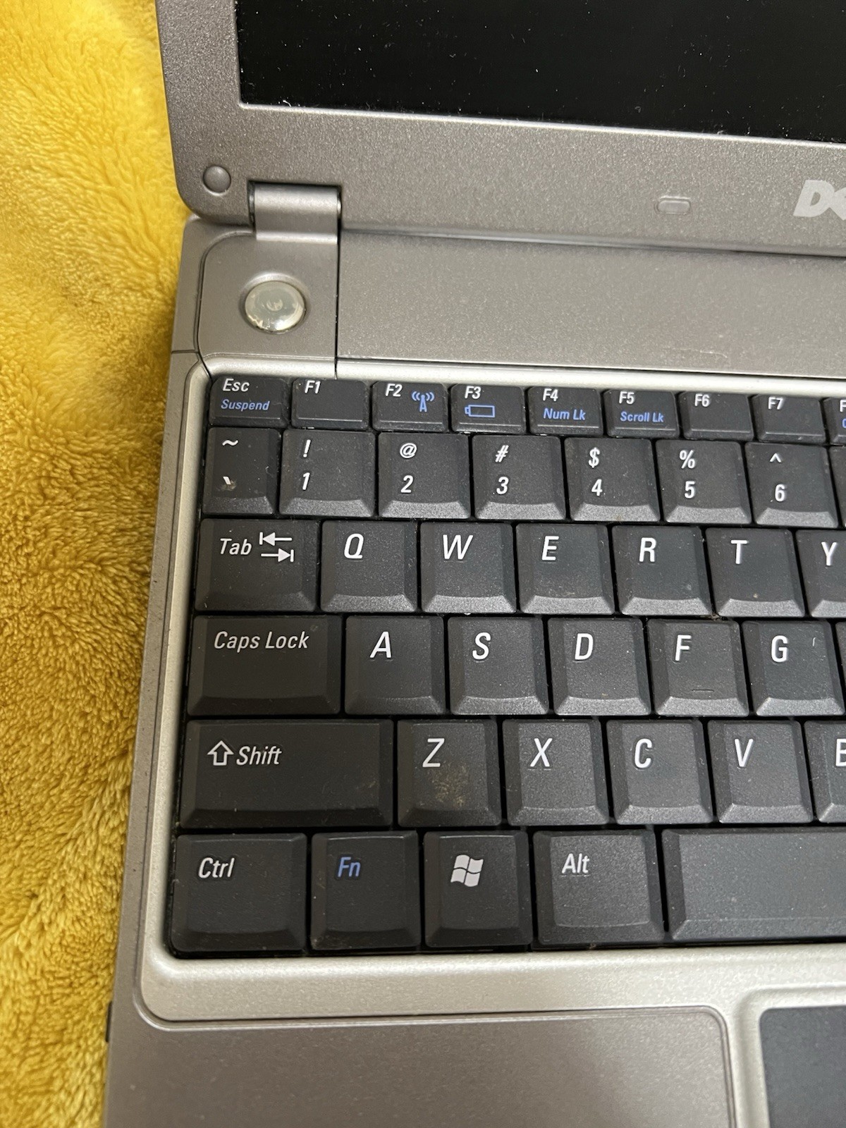 Dell Latitude X300 12″ Intel Pentium M 1.4 GHZ 1.1GB Memory No HDD With DVD