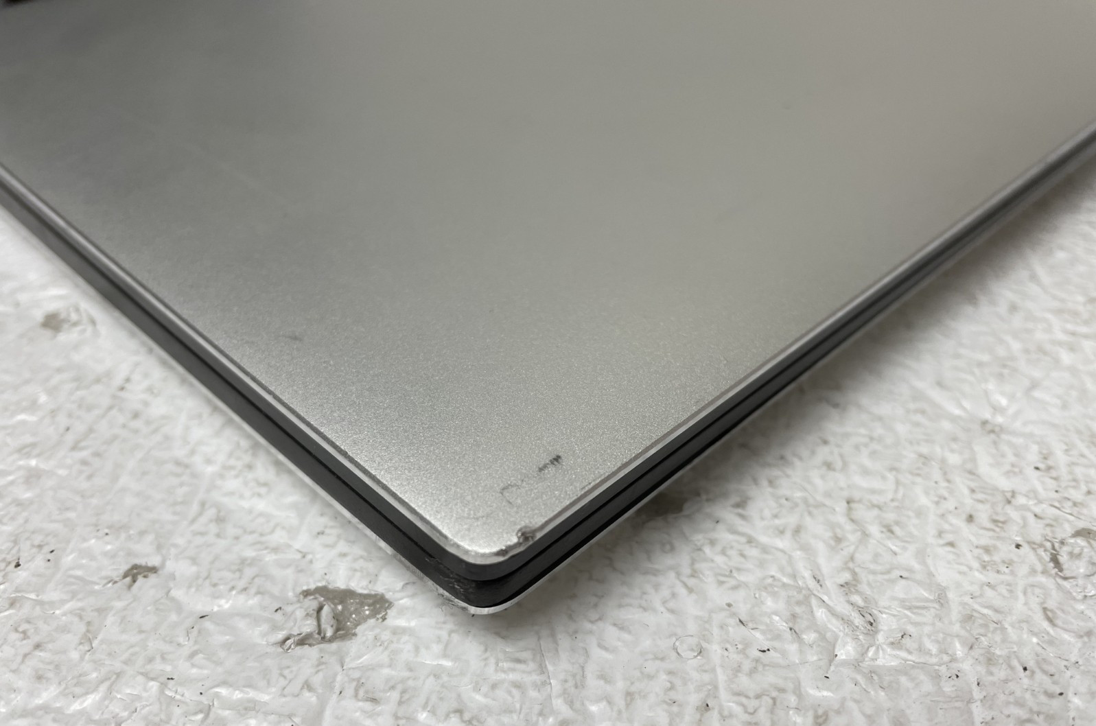 Dell XPS 15 7590 Intel i7-9750H @2.60GHz 16GB RAM NO SSD No Power For Parts
