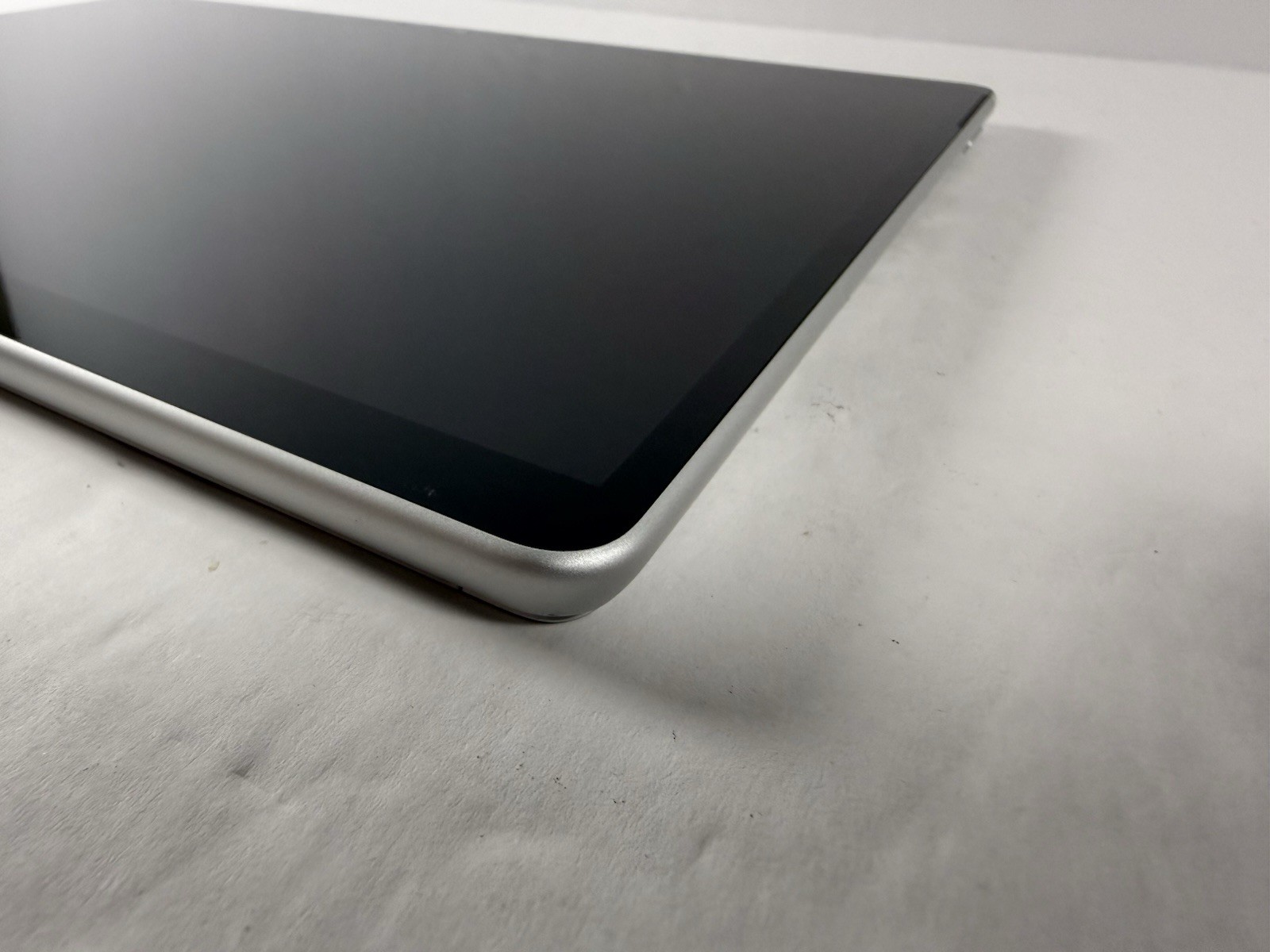 Microsoft Surface Pro 8 (1982) i5-1145G7 – 16GB RAM – 256GB 120Hz – Win 11 Pro