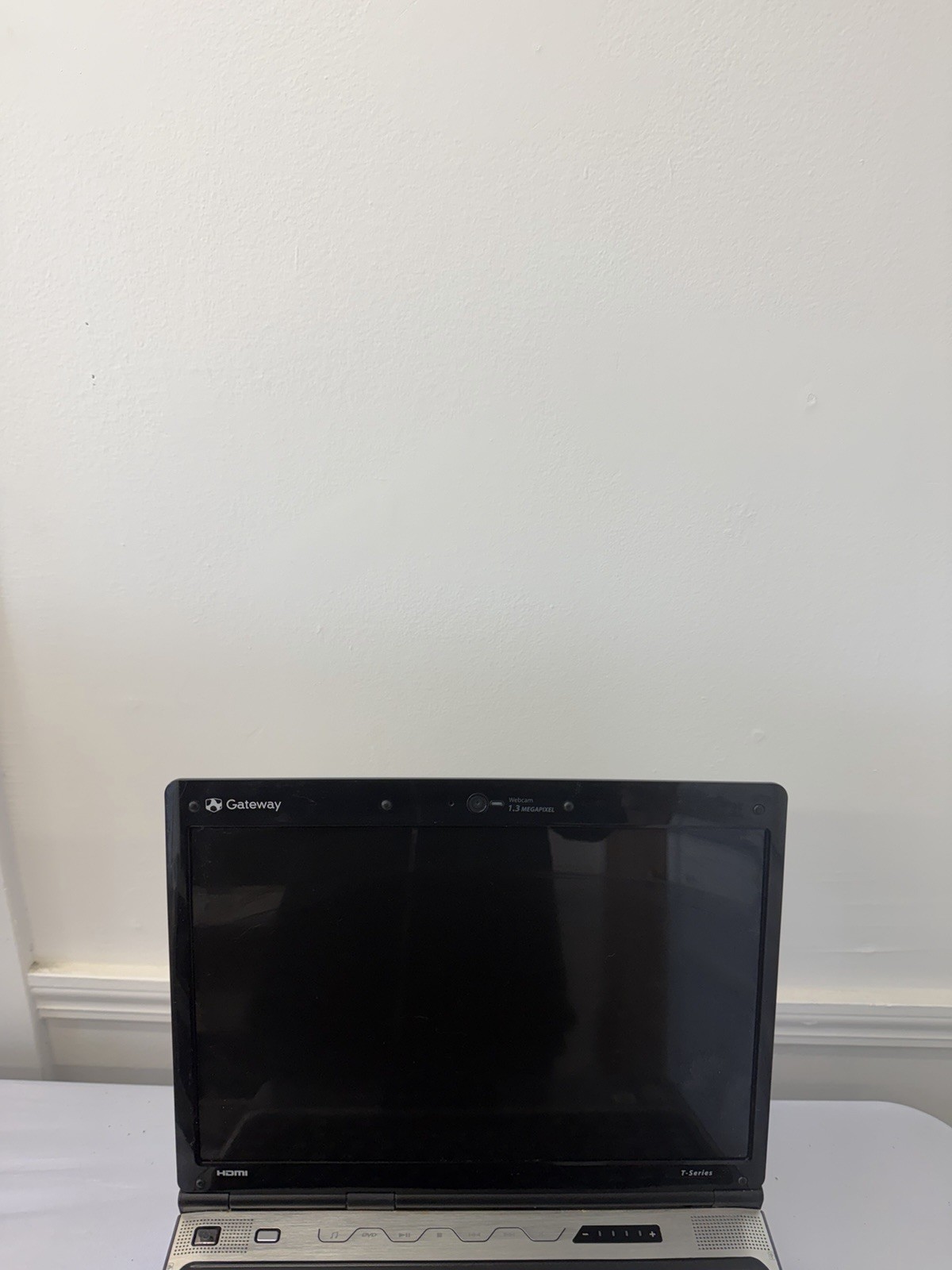 Gateway W350A Laptop – AMD Turion X2 TL-60 – RAM 3GB – Read Des