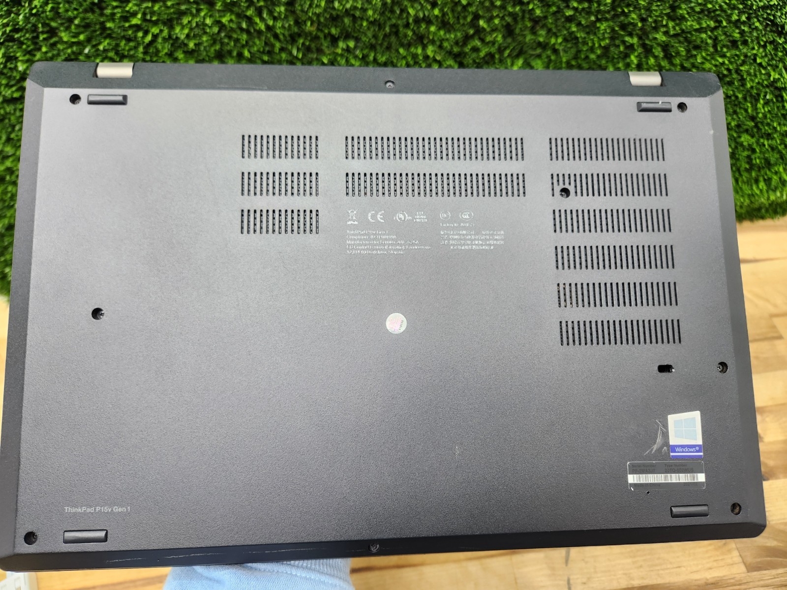 Lenovo ThinkPad P15V Gen 1 15.6″ FHD i7-10875H 2.30GHz 32GB RAM Windows 11 Pro ~