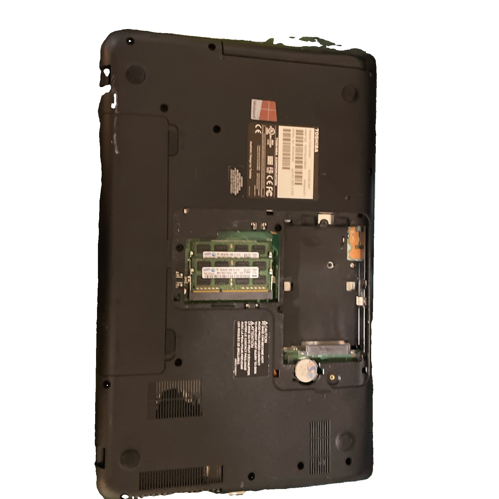 Toshiba Satellite C55D-A5344 (AMD E1-2100 APU)(8GB MEMORY)(NO HHD)(BAD BATTERY)