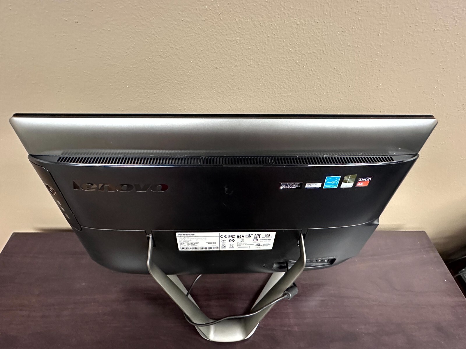 Lenovo C40-05 All-in-one Desktop Computer 21.5″ AMD A6 1.8Ghz 8GB 500GB Win 10