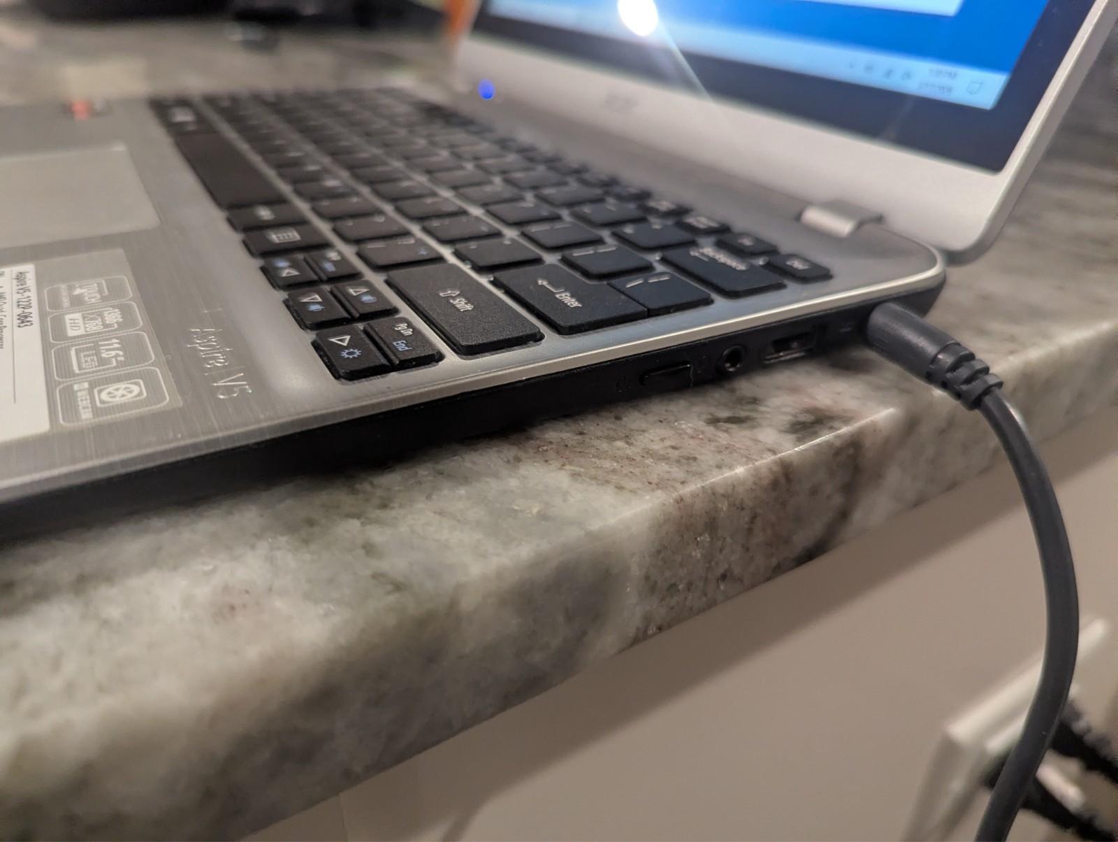 Acer Aspire V5-122P-0643 11.6in. (500GB, AMD A6, 4GB RAM, TOUCH, DEAD BATT)