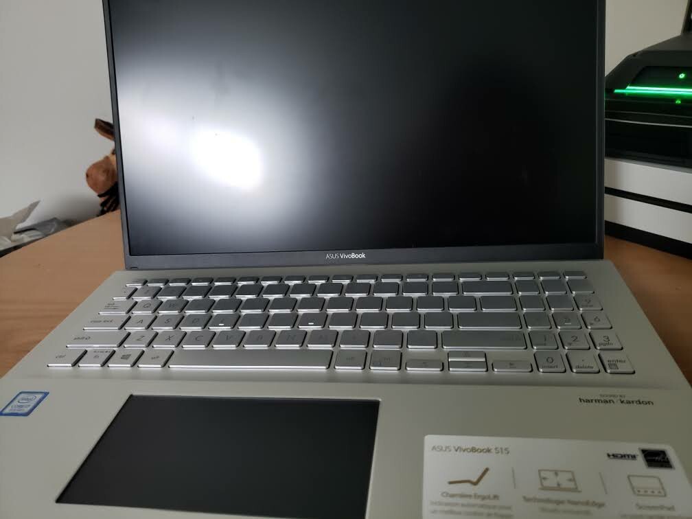 Asus VivoBook S15 15.6″ FHD, Intel Core i7-8565U, 16GB RAM, 512GB SSD, SCREENPAD