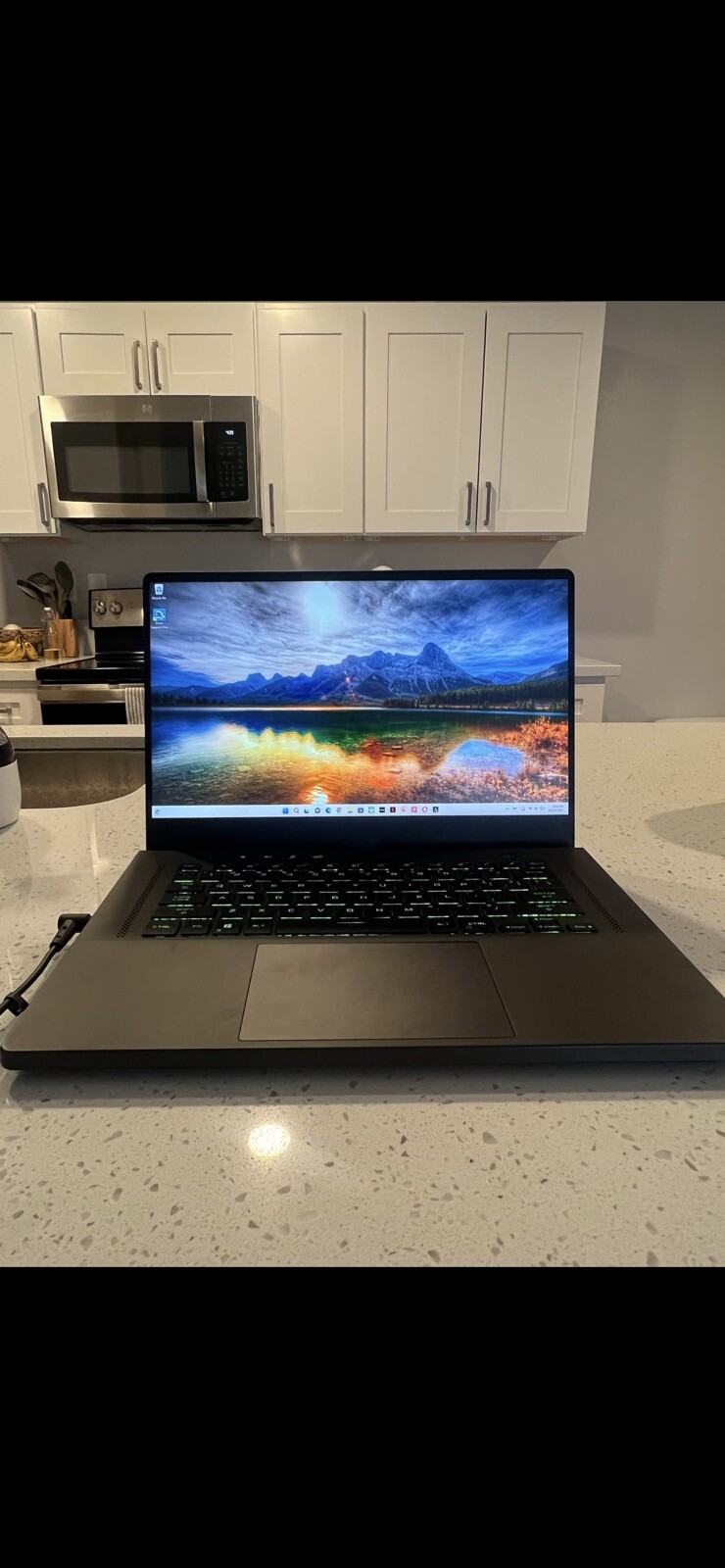 ASUS ROG Zephyrus G15 15.6″ (512GB SSD, AMD Ryzen 9 5000 Series, 4.60 GHz, 16GB)