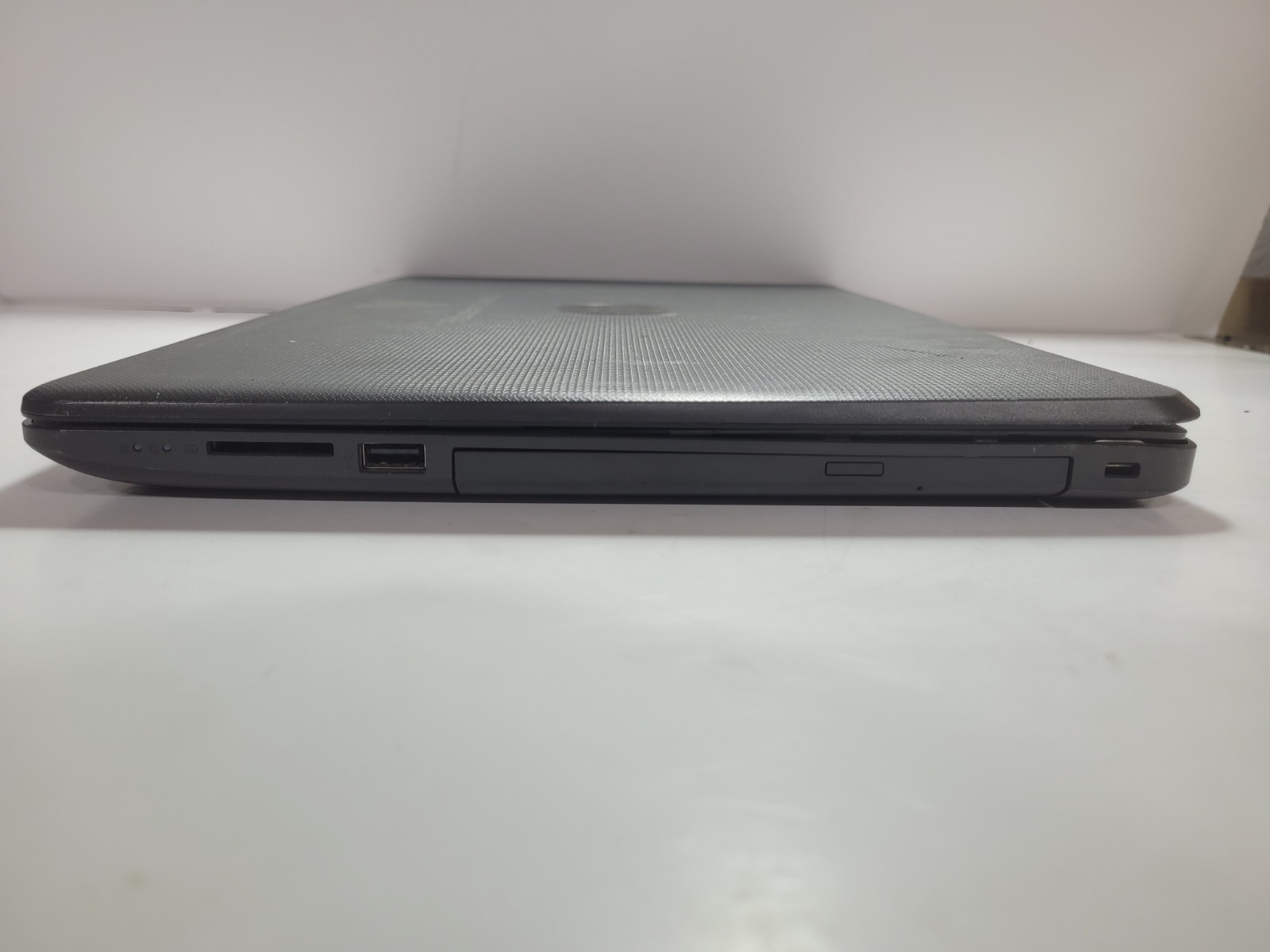 HP 255 G6 w/AMD A6-9225, 4GB RAM, 15.6″ Laptop for Repair #0451