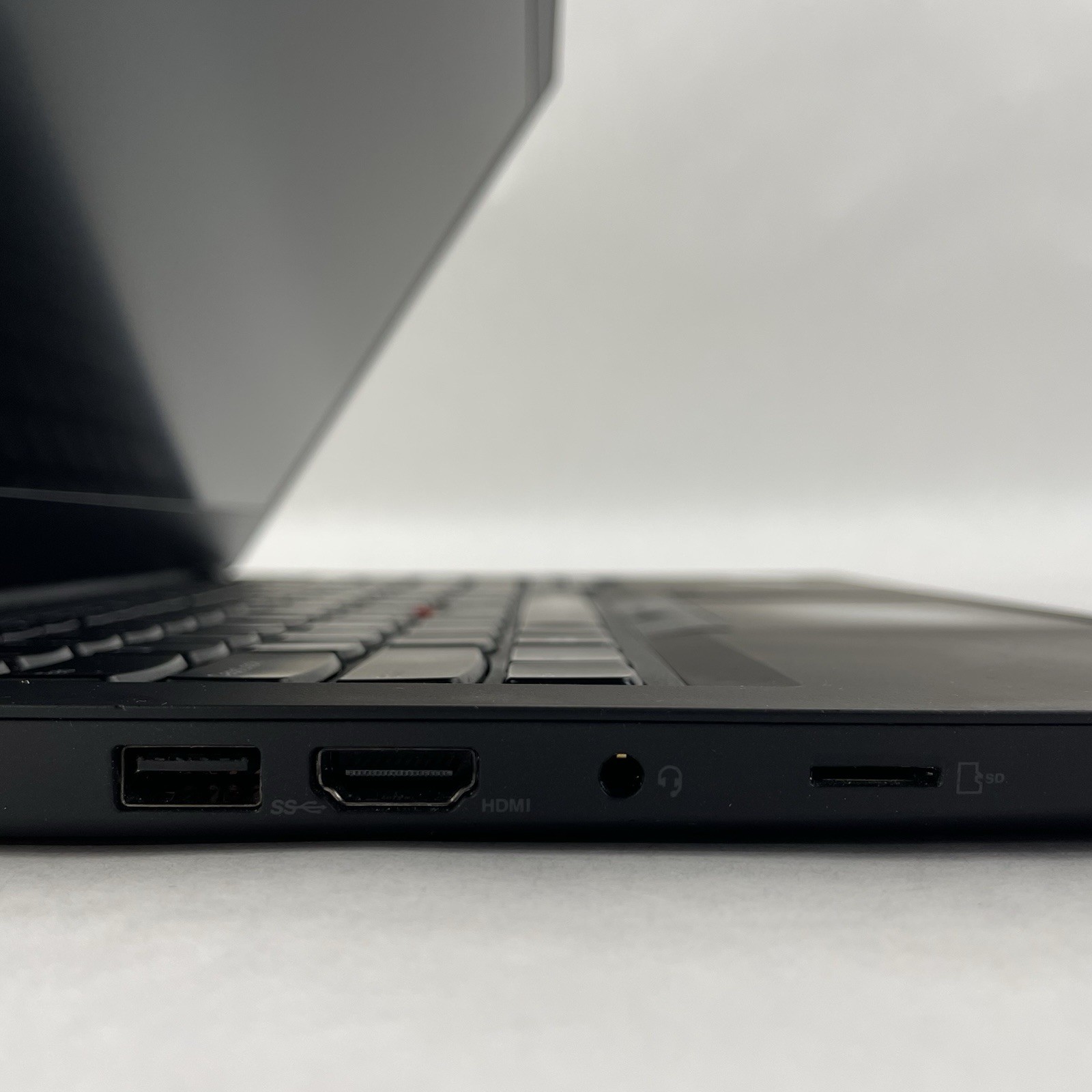 Lenovo ThinkPad T490 14″ i5-8365U 1.60 GHz 8 GB RAM No SSD/OS/AC – Bad Hinge