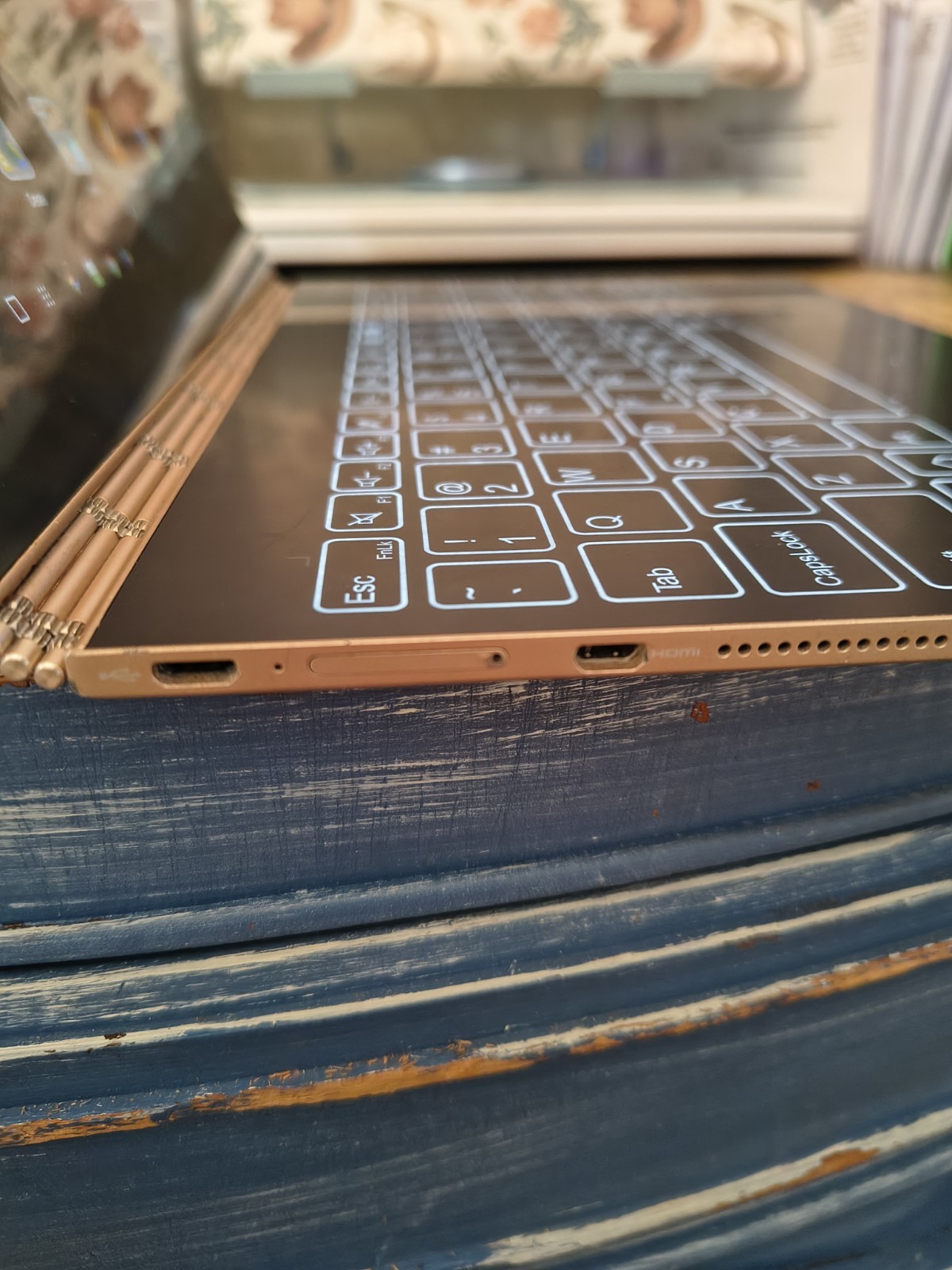 Lenovo Yoga Book YB1-X90F 64GB Wifi 10.1 In Champagne Gold Used