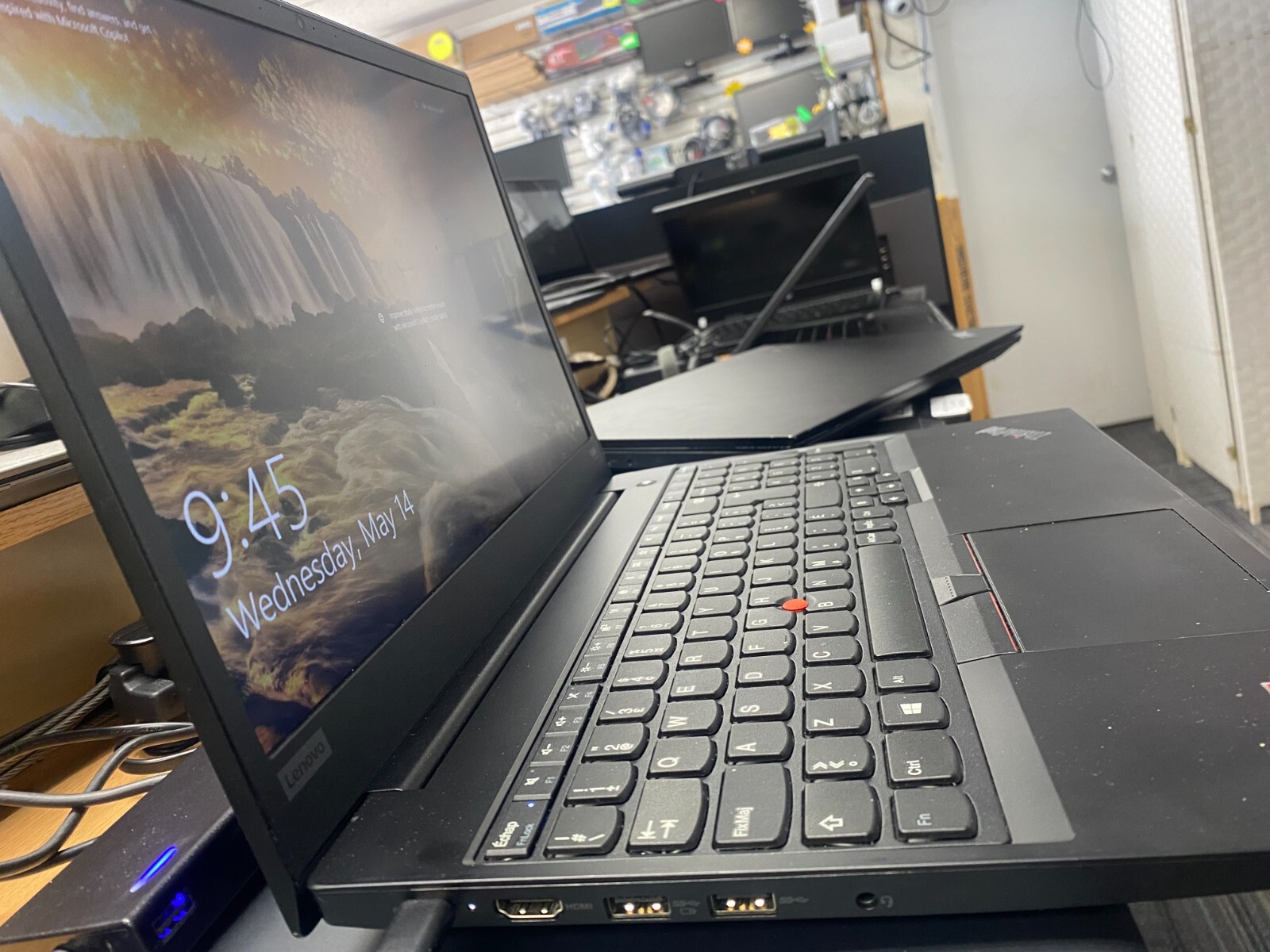 Lenovo ThinkPad E595 15.6” Laptop AMD Ryzen 7 3700U 2.3GHz 8GB 256GBWin 10pro