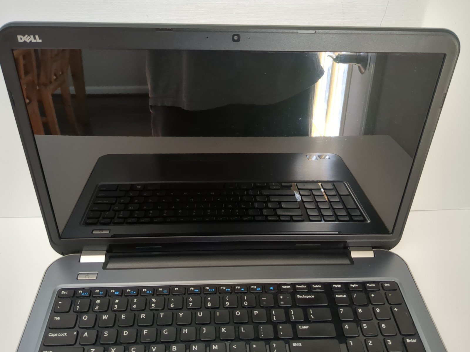 Dell Inspiron 17R 5737 Laptop i7-4500U 8GBs Ram, No HDD Screen Is Good