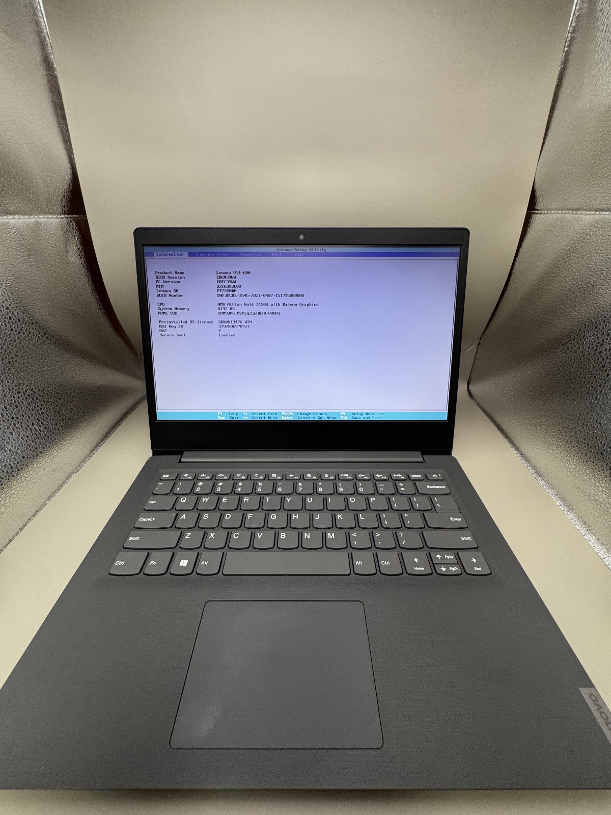 Lenovo V14-ADA, AMD Athlon Gold 3150U, 6GB DDR4, 239 GB SSD, FEW KEYS DONT WORK